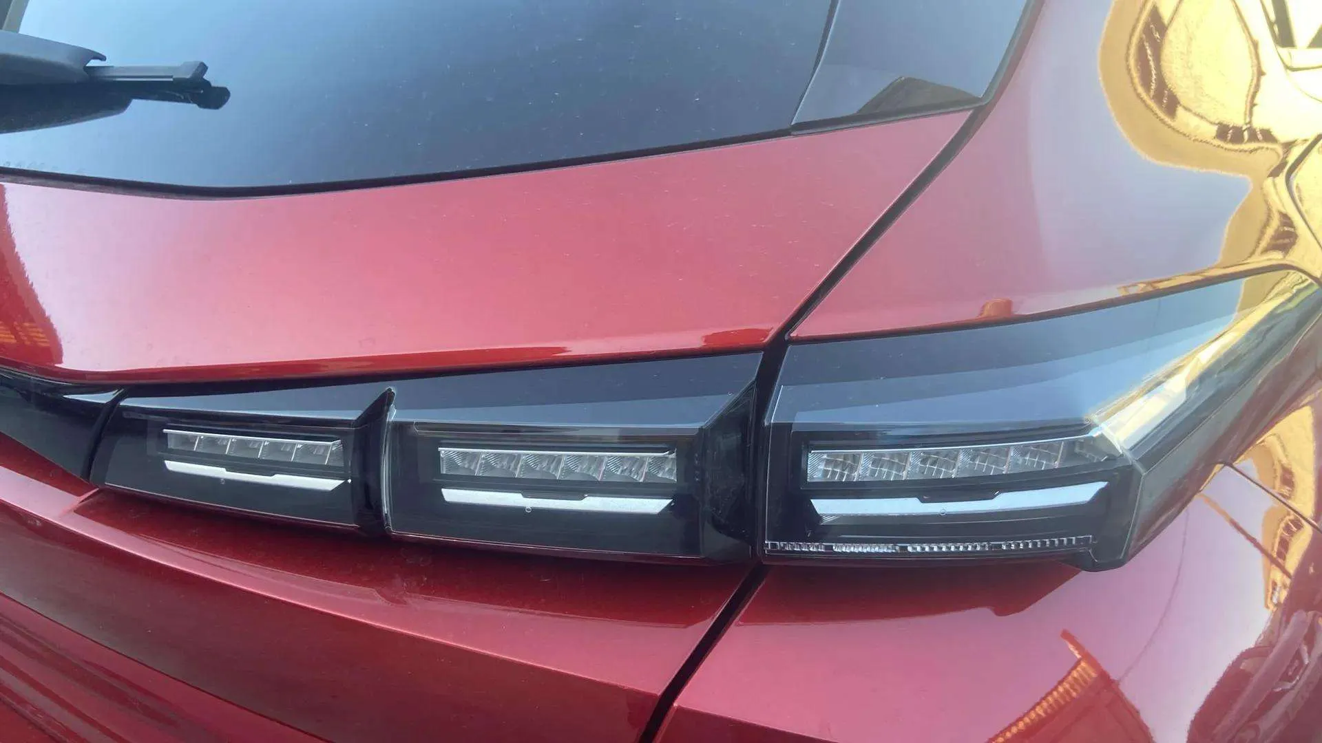 Peugeot 308 Allure Hybrid 180 eEAT8 - foto 12