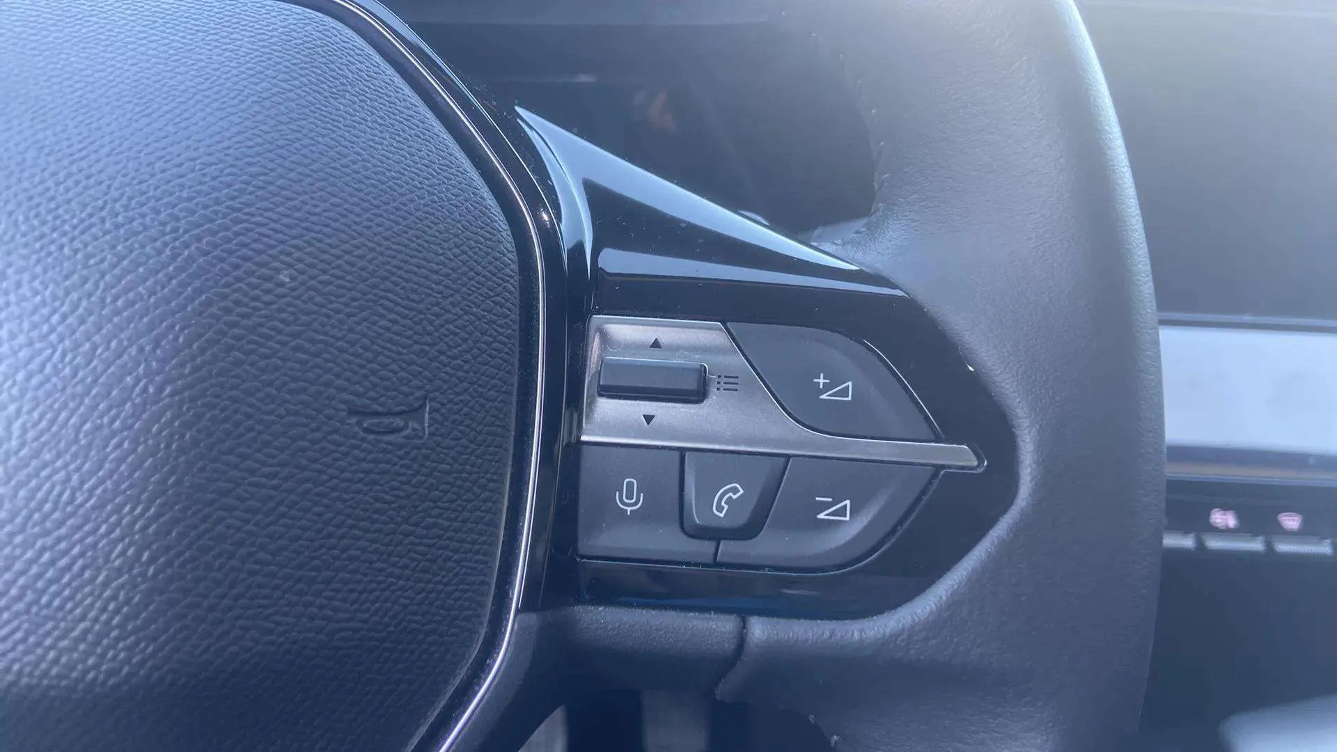Peugeot 308 Allure Hybrid 180 eEAT8 - foto 15