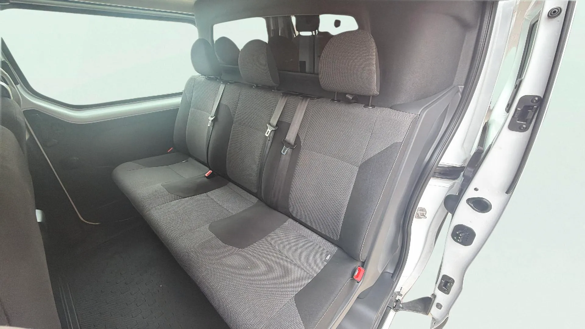 Renault Trafic Cilindrada: 1997 cm³ Tipo de combustible: Diésel - foto 14