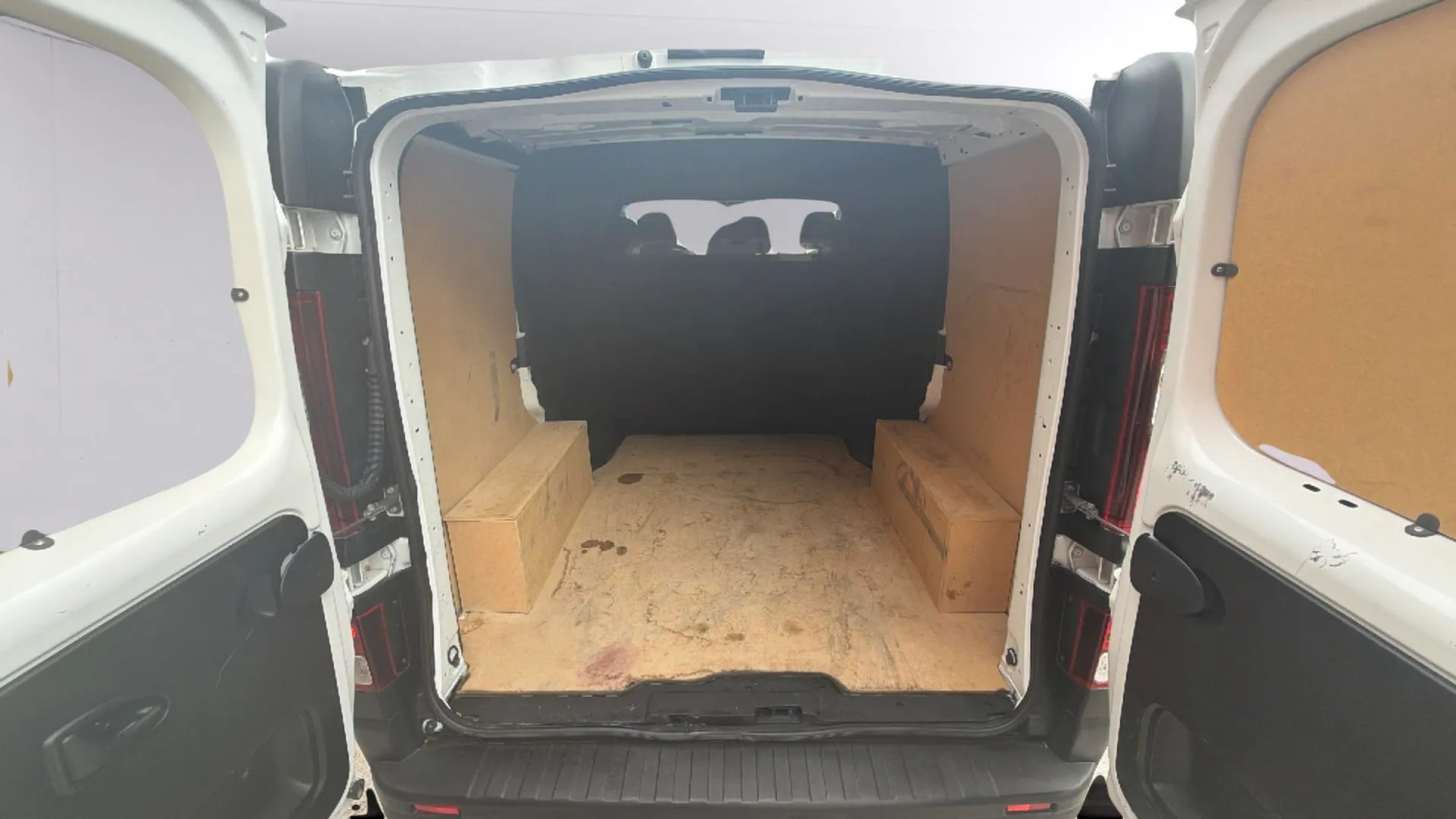 Renault Trafic Cilindrada: 1997 cm³ Tipo de combustible: Diésel - foto 16