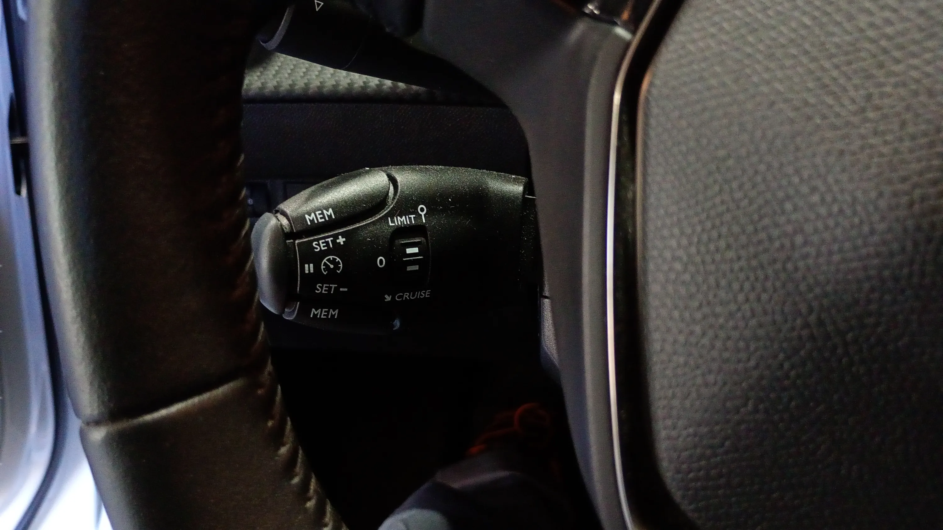 Peugeot 2008 Active Pack PureTech 100 BVM6 - foto 18