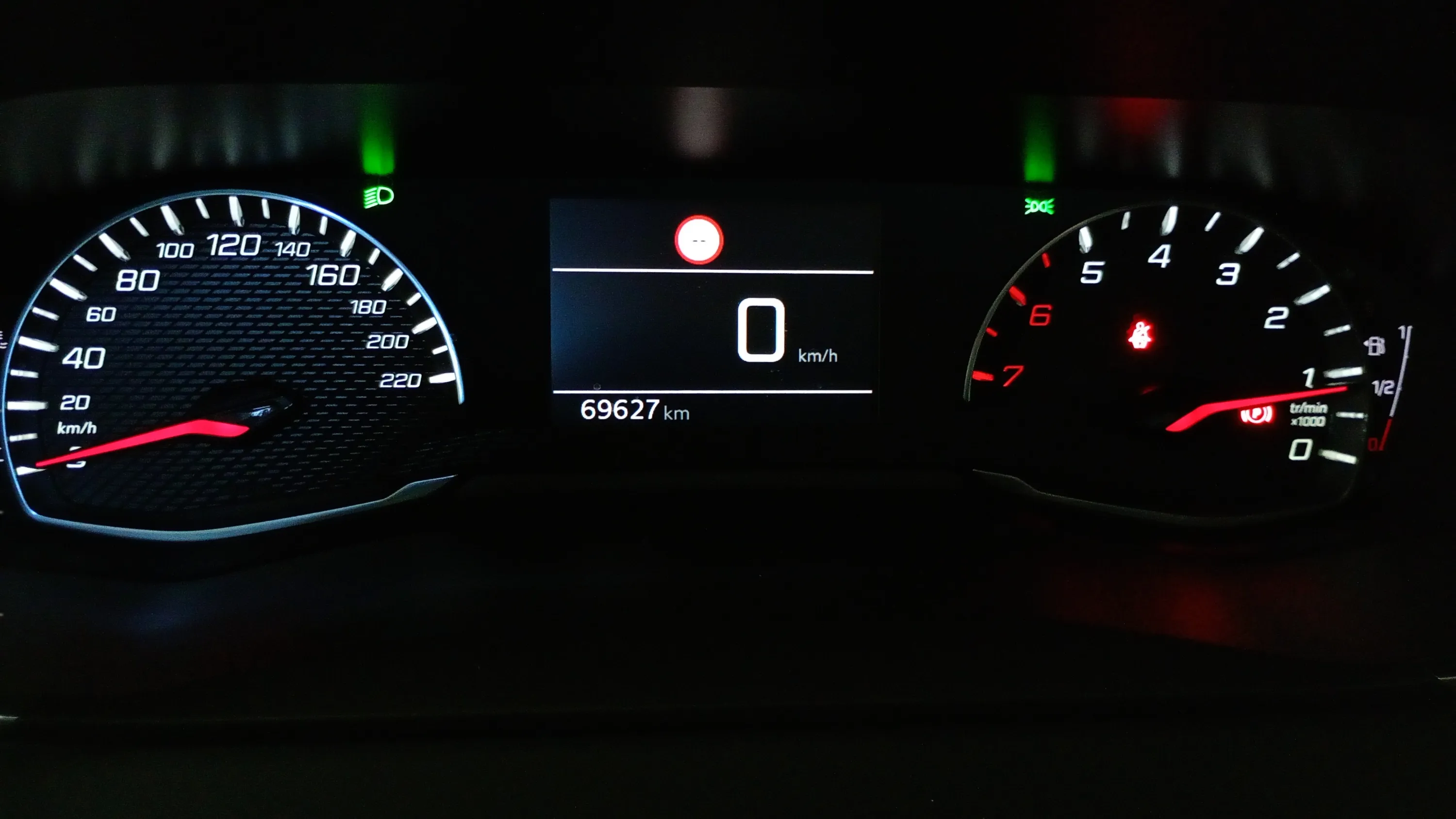 Peugeot 2008 Active Pack PureTech 100 BVM6 - foto 10