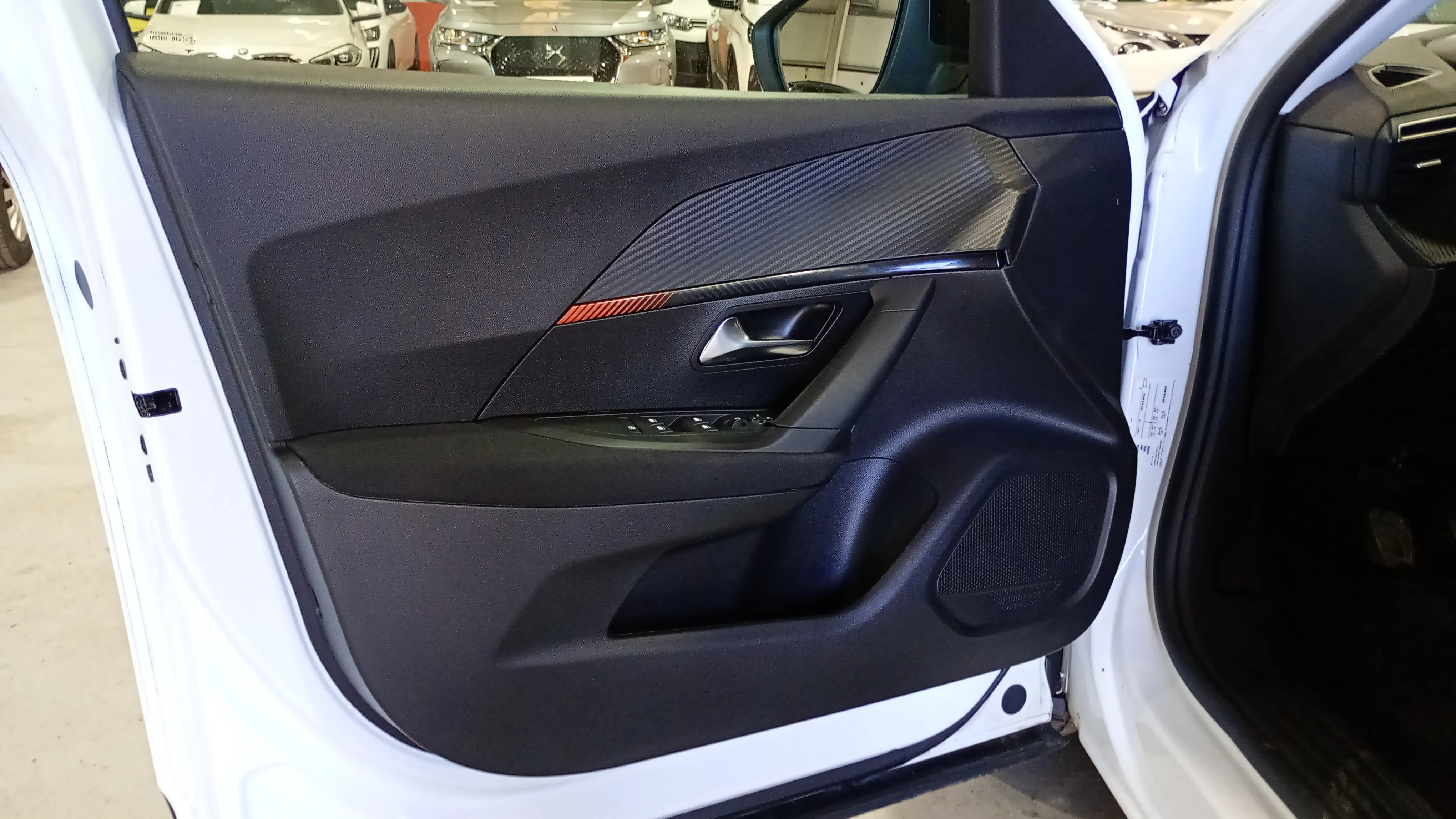 Peugeot 2008 Active Pack PureTech 100 BVM6 - foto 23