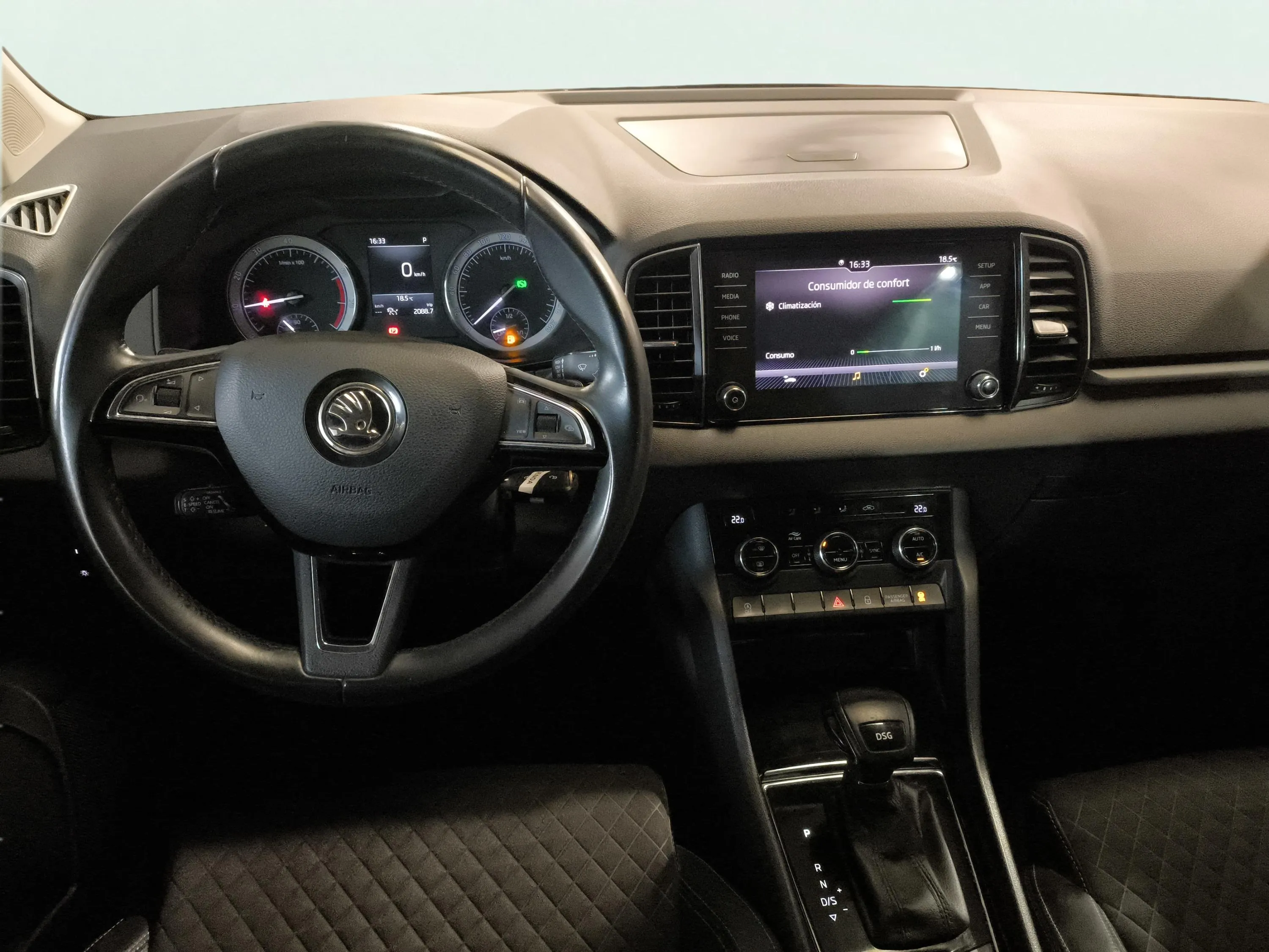 Škoda Karoq 1.0 TSI DSG Ambition - foto 9