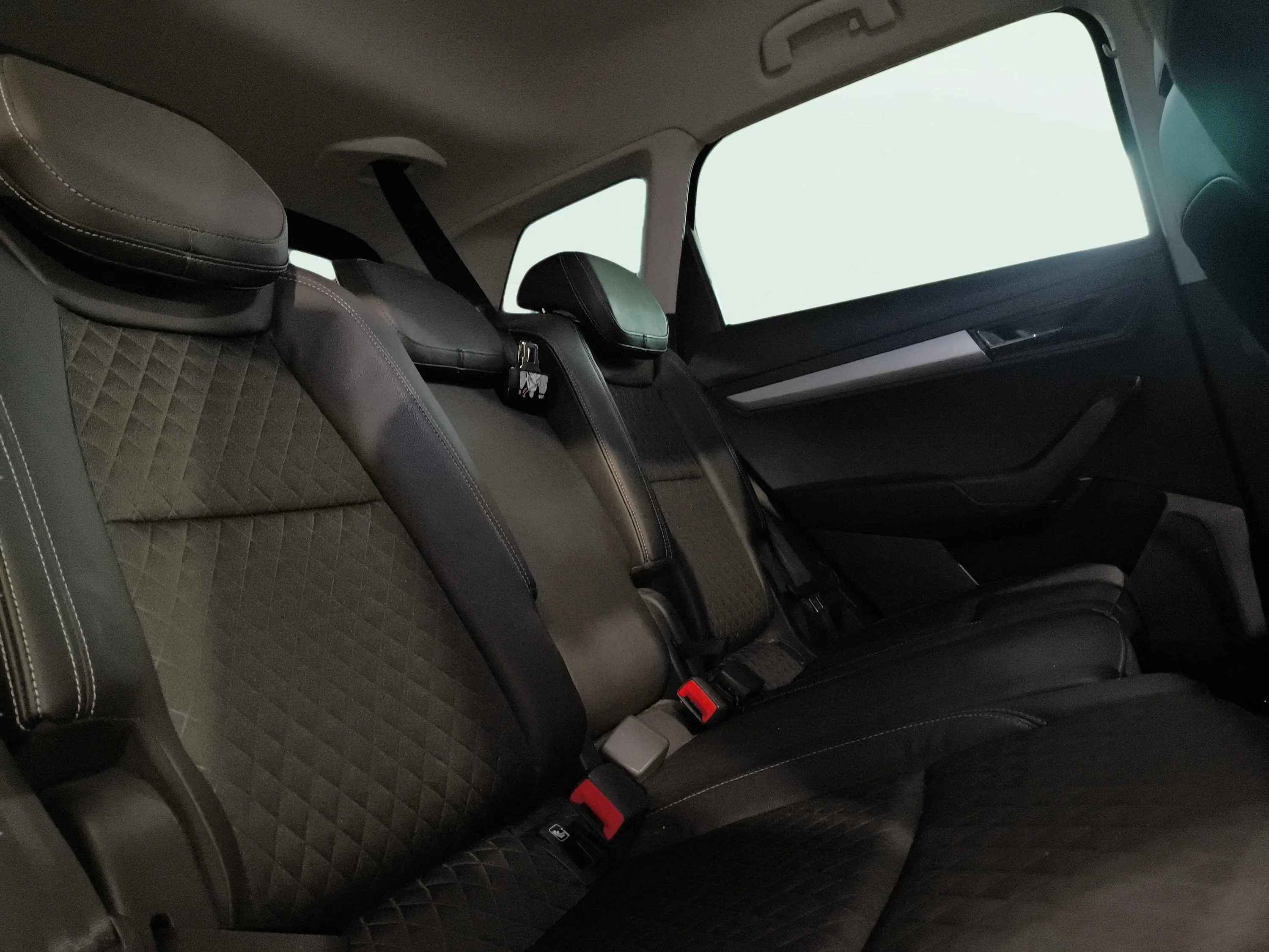 Škoda Karoq 1.0 TSI DSG Ambition - foto 14