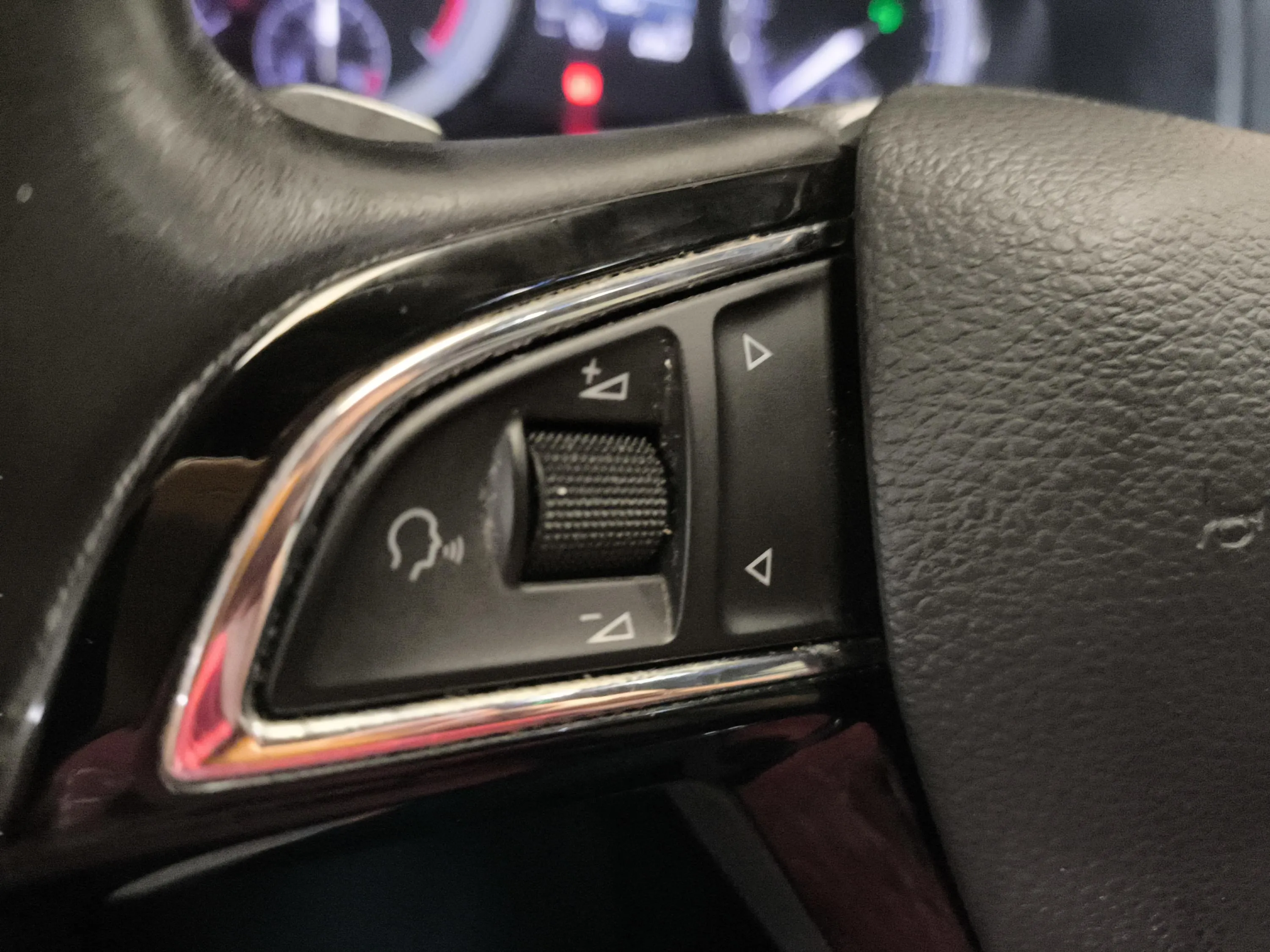 Škoda Karoq 1.0 TSI DSG Ambition - foto 25