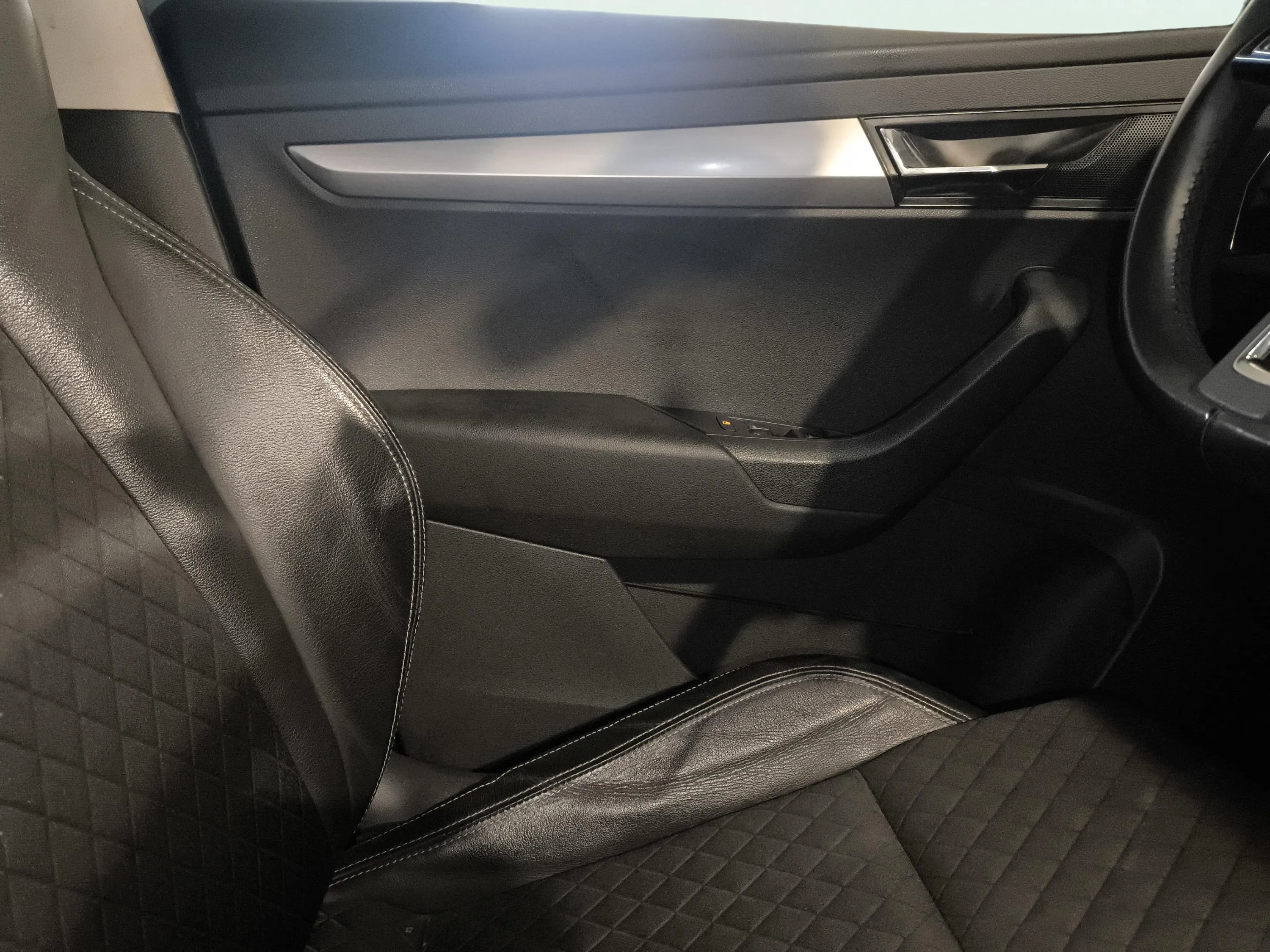 Škoda Karoq 1.0 TSI DSG Ambition - foto 17