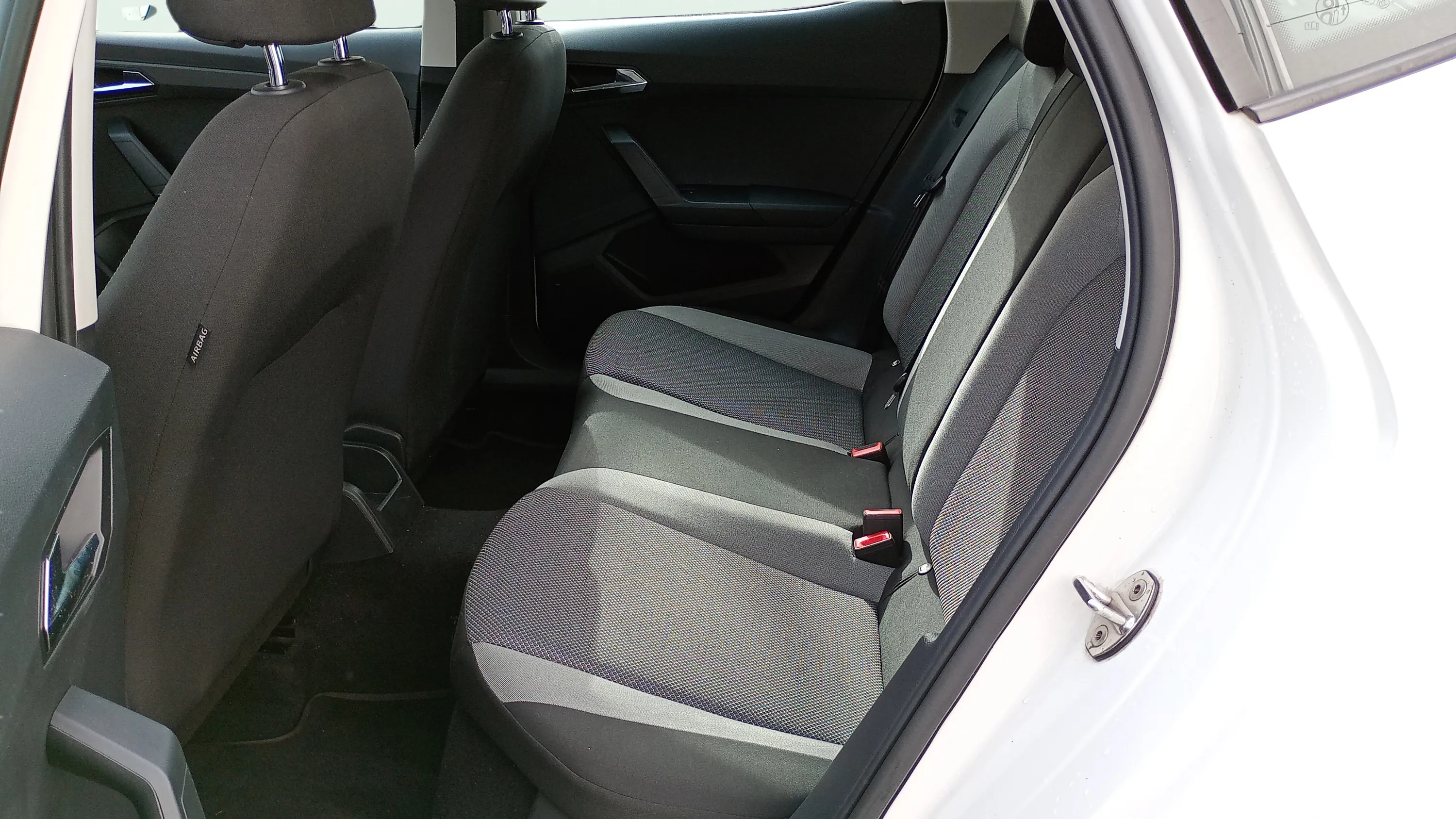 SEAT Ibiza 1.0 MPI Reference - foto 21