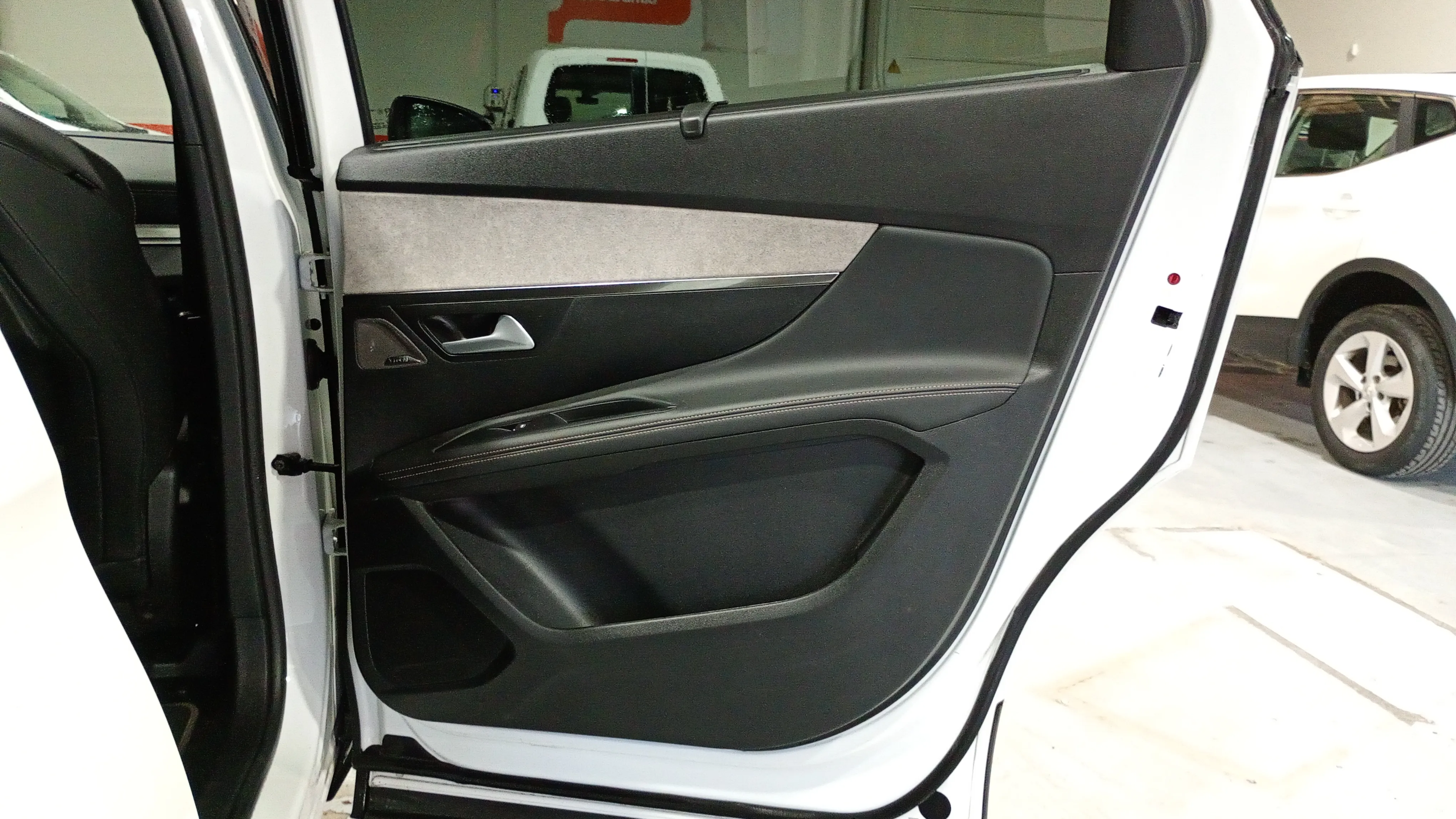 Peugeot 5008 1.2 PureTech GT Pack EAT8 - foto 23