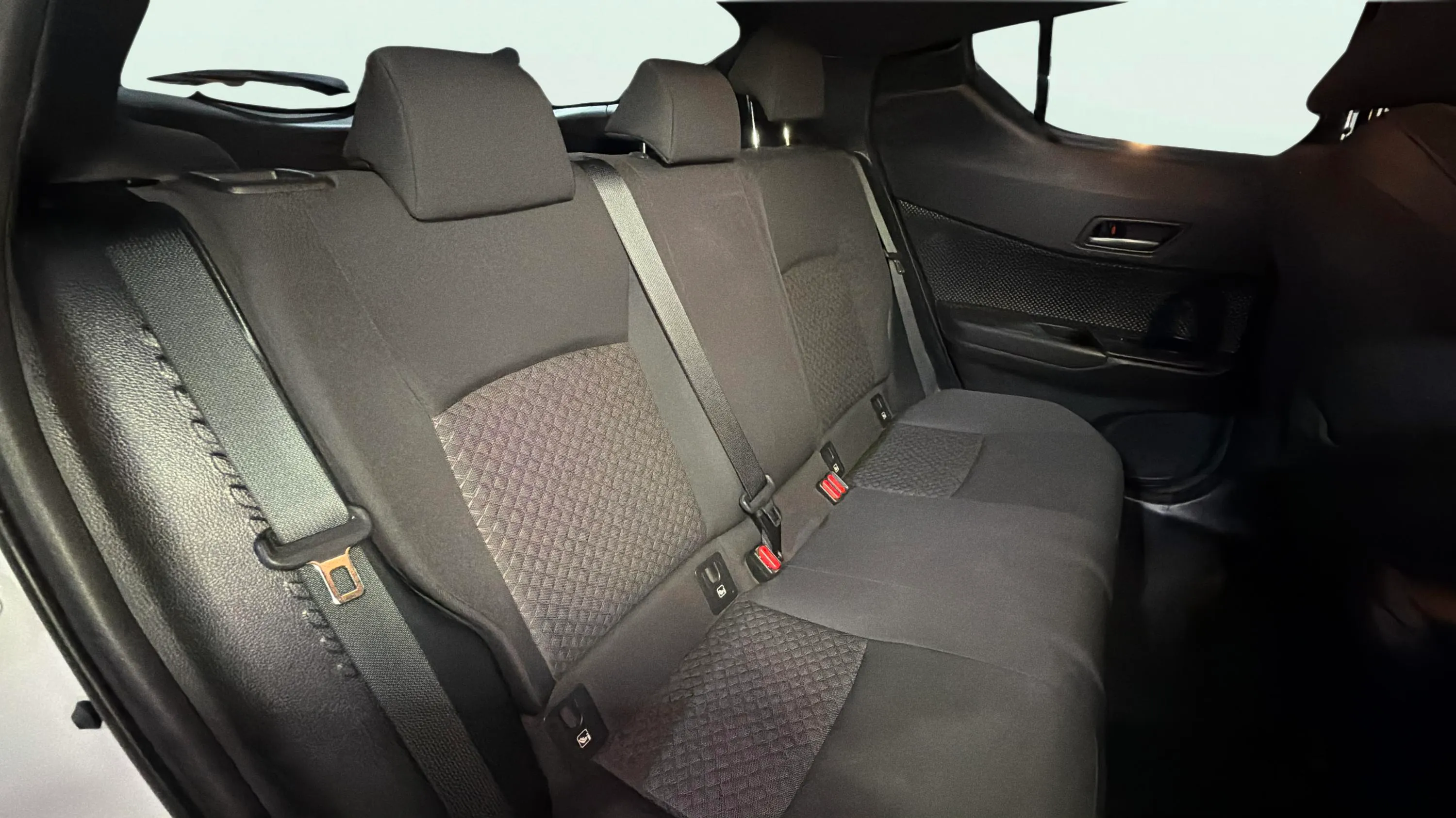 Toyota C-HR 2.0 180H Advance - foto 20
