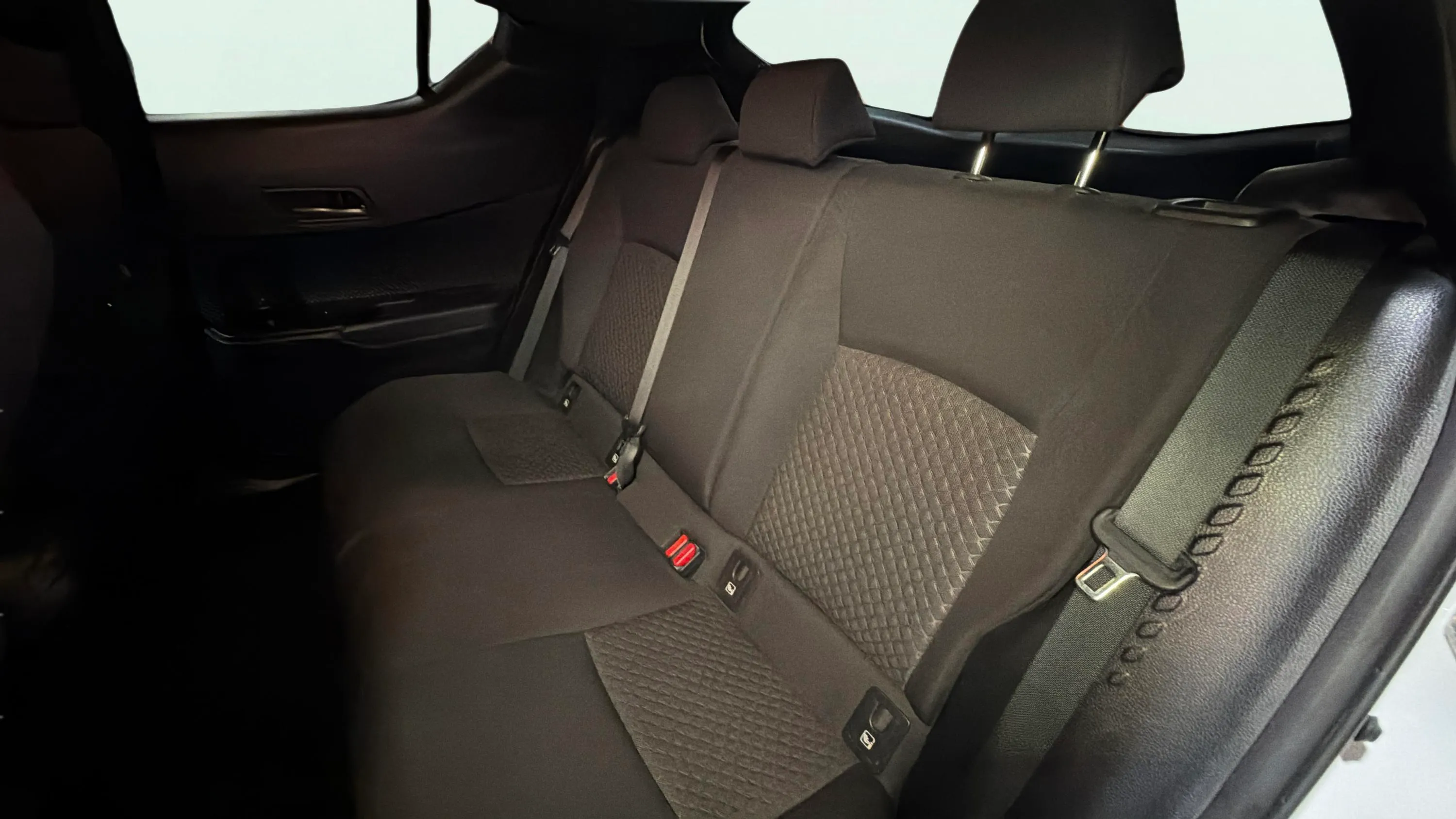 Toyota C-HR 2.0 180H Advance - foto 22