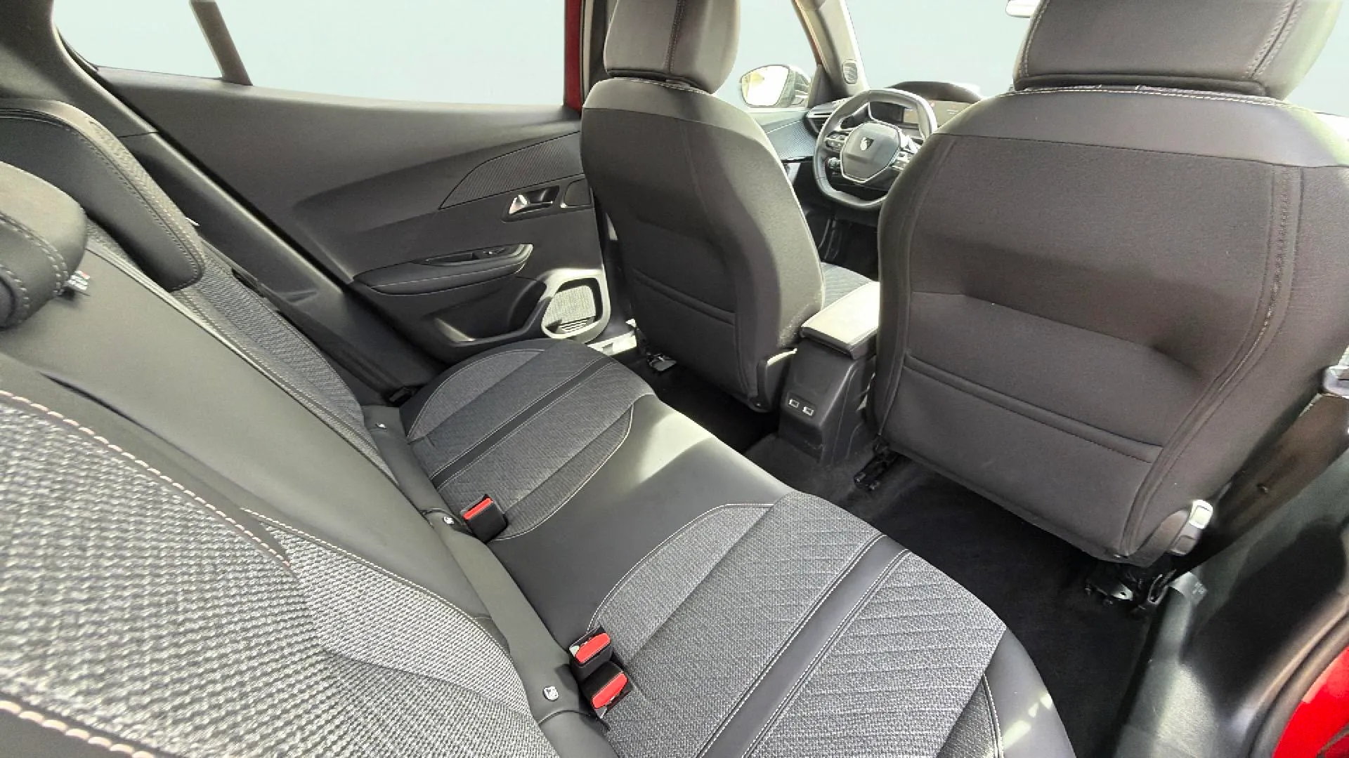 Peugeot 2008 Allure Pack PureTech 100 - foto 15