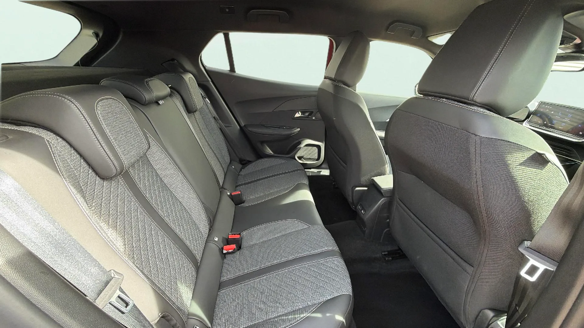 Peugeot 2008 Allure Pack PureTech 100 - foto 16