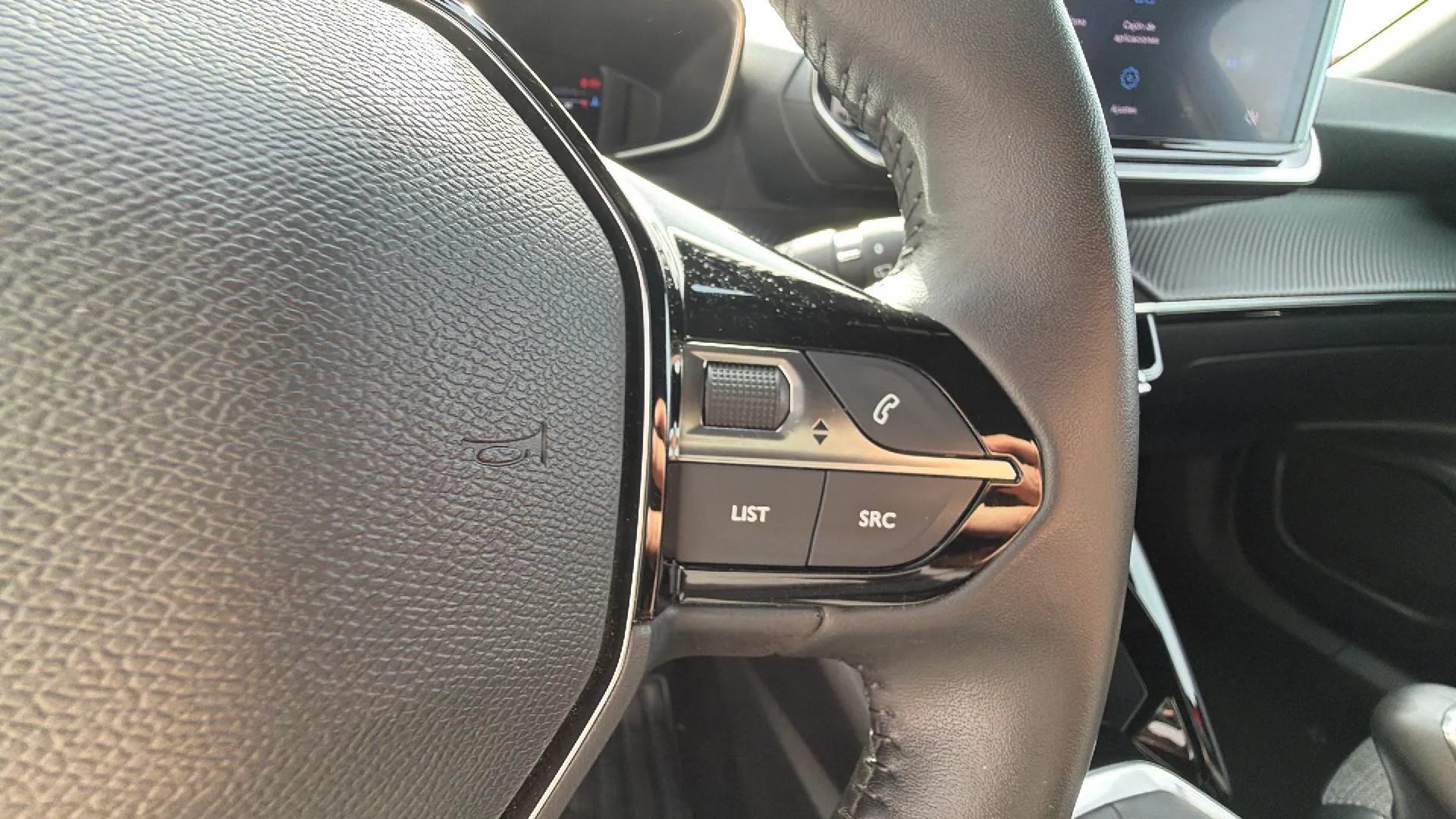 Peugeot 2008 Allure Pack PureTech 100 - foto 19