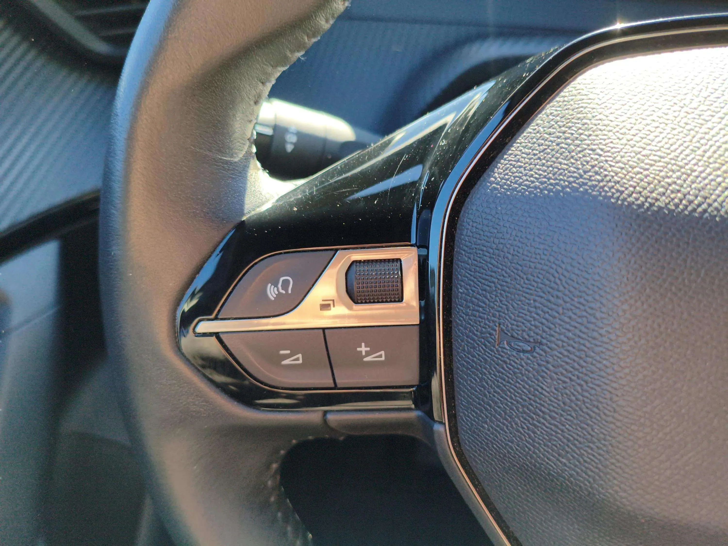 Peugeot 2008 Allure Pack PureTech 100 - foto 12