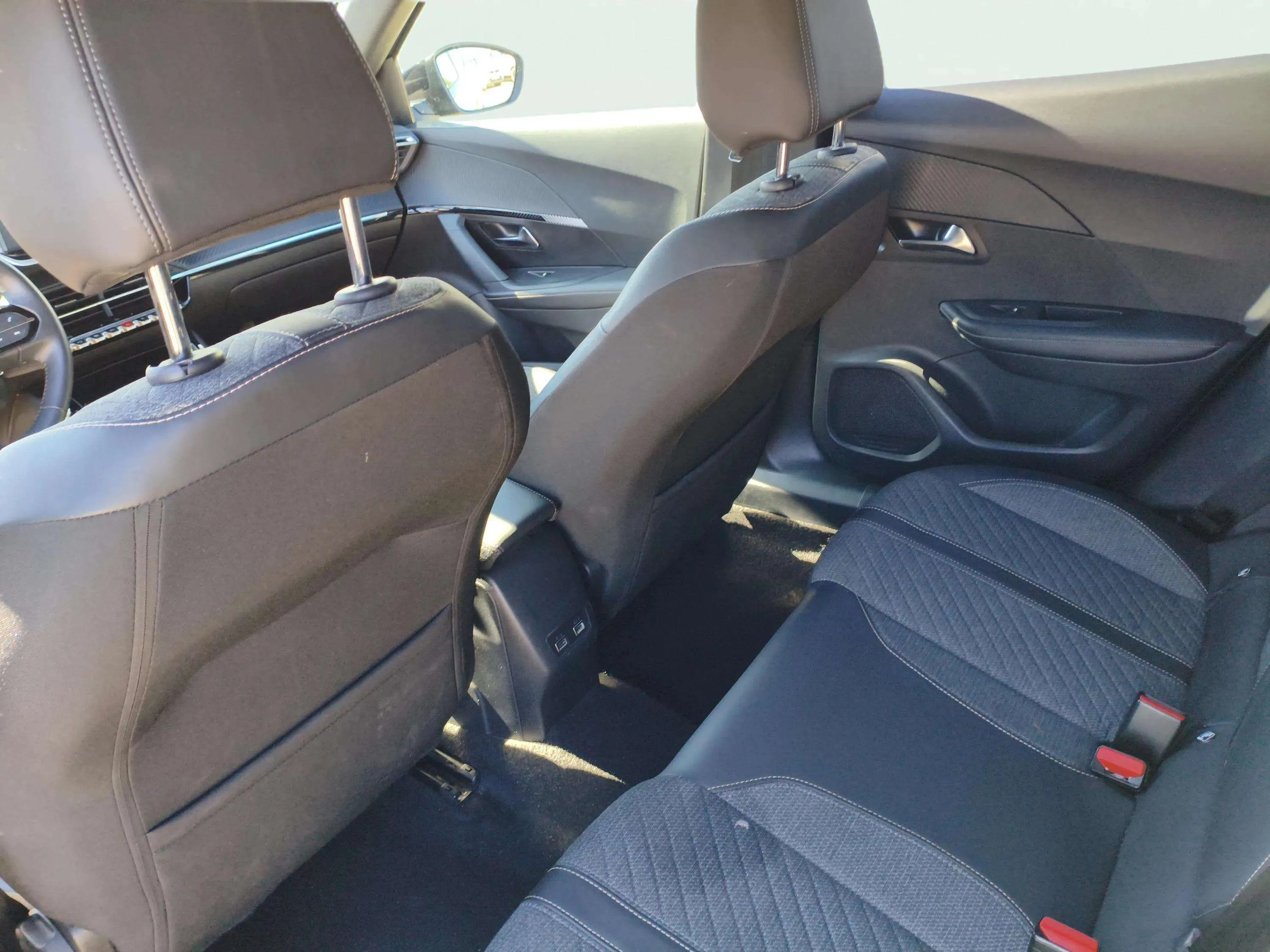 Peugeot 2008 Allure Pack PureTech 100 - foto 17