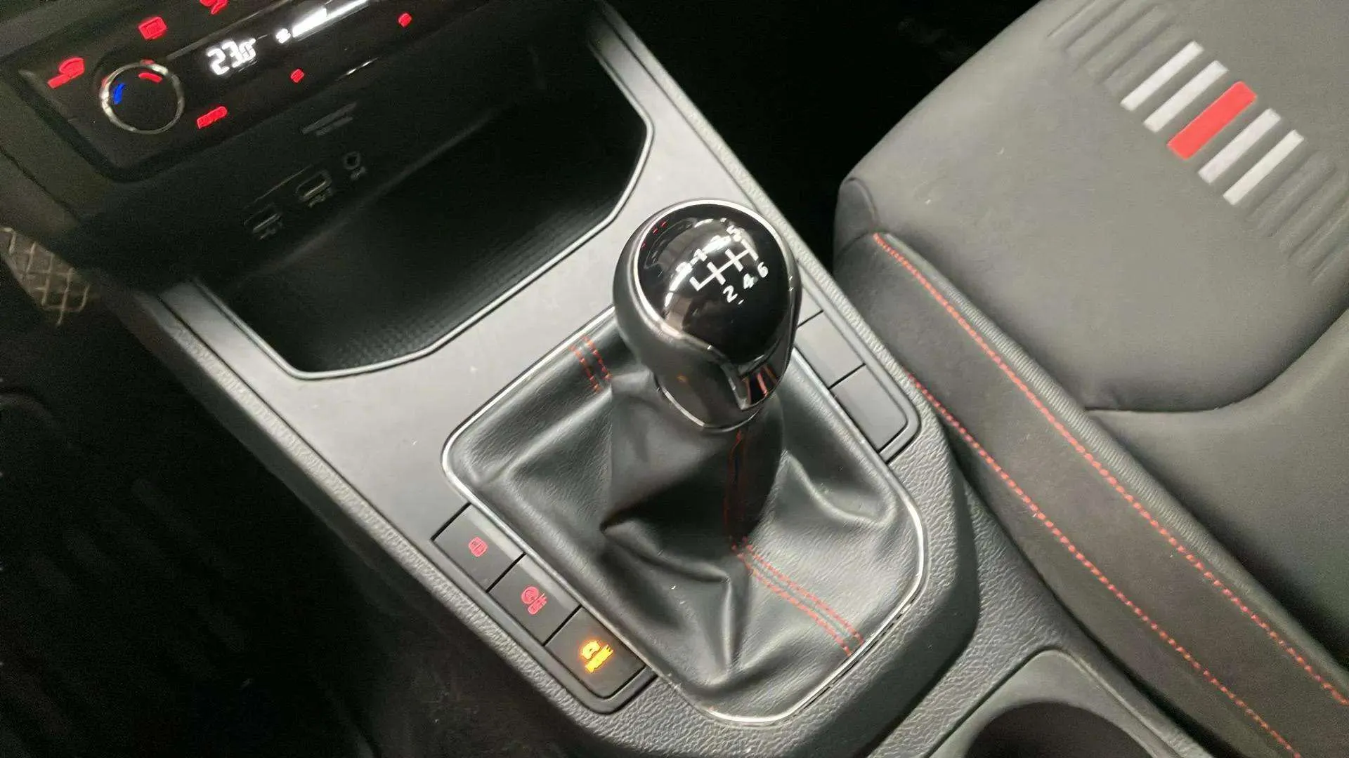 SEAT Ibiza 1.6 TDI FR - foto 18