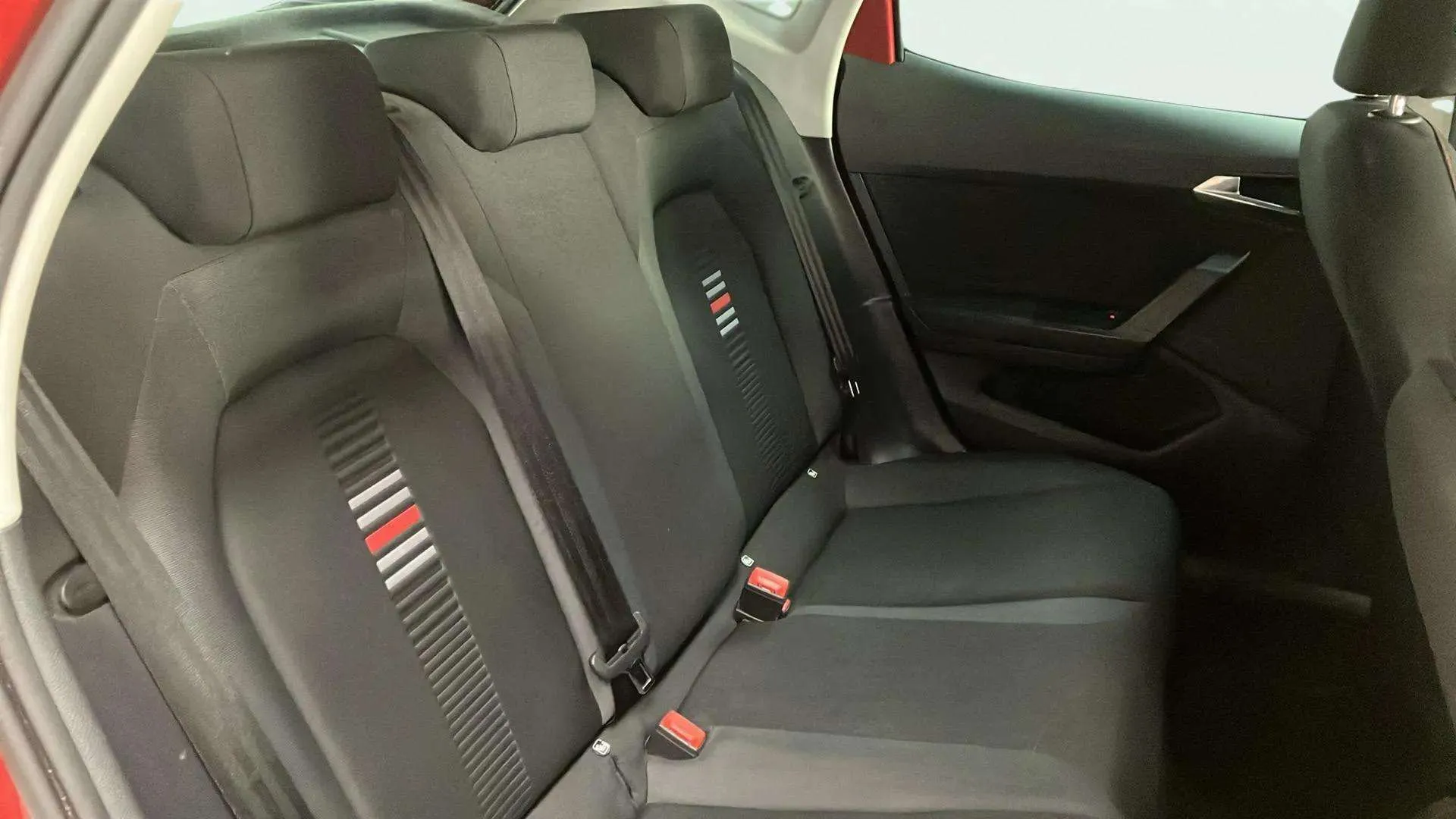 SEAT Ibiza 1.6 TDI FR - foto 13