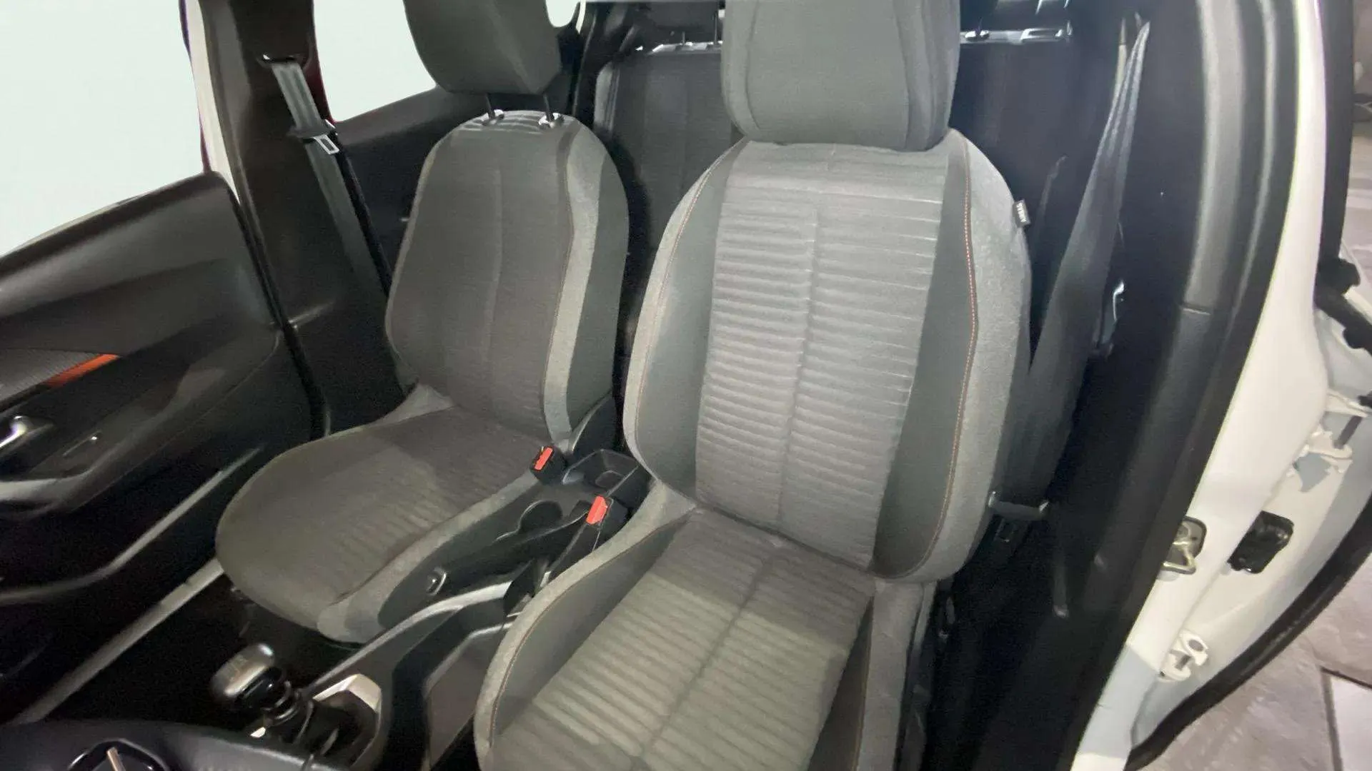 Peugeot 2008 Active Pack PureTech 100 BVM6 - foto 16