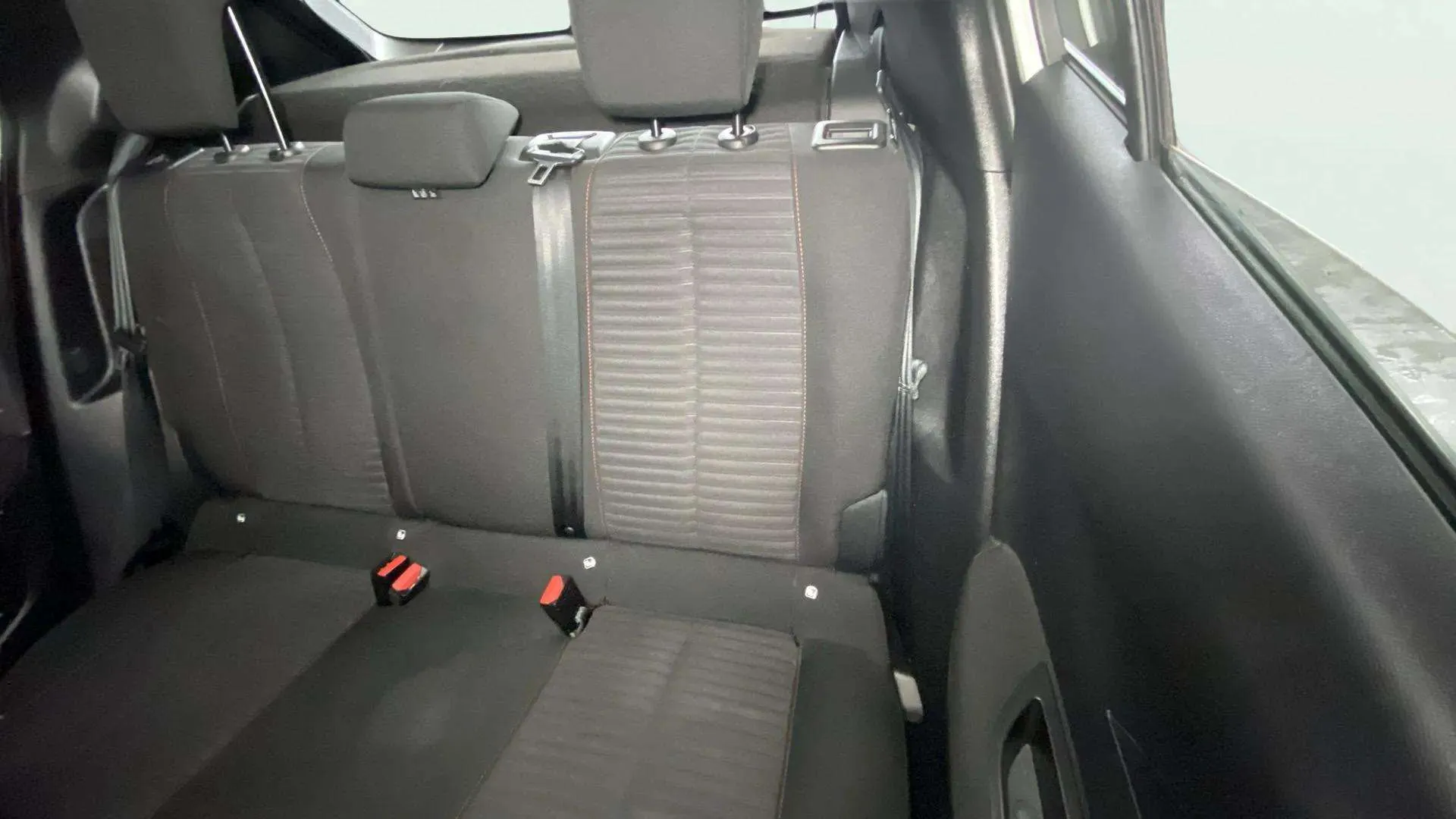 Peugeot 2008 Active Pack PureTech 100 BVM6 - foto 17