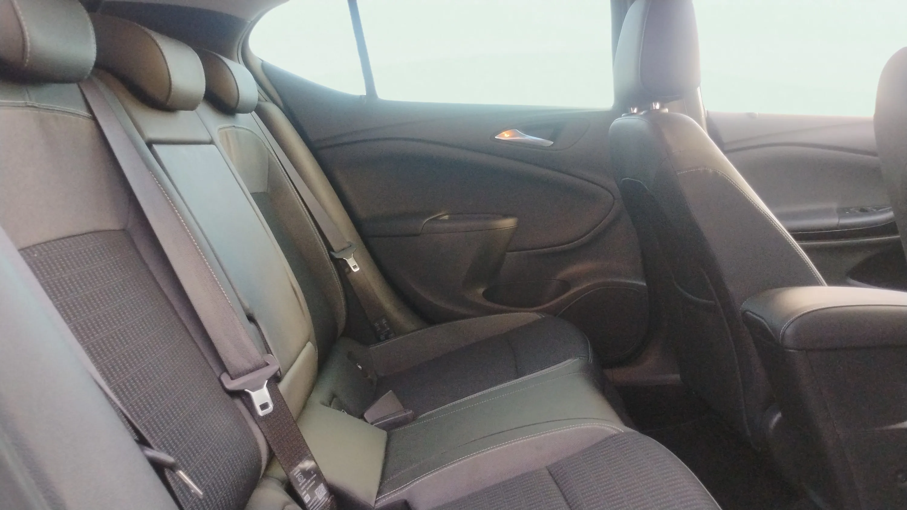 Opel Astra 1.2T SHR Elegance - foto 14