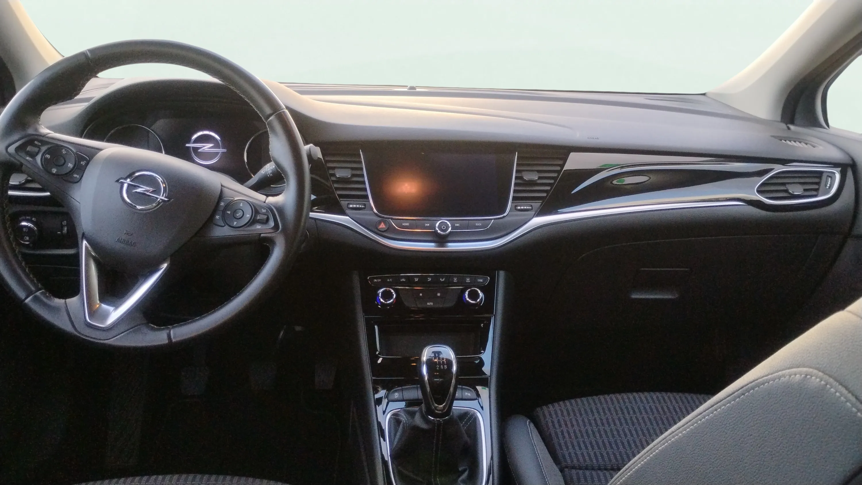 Opel Astra 1.2T SHR Elegance - foto 11
