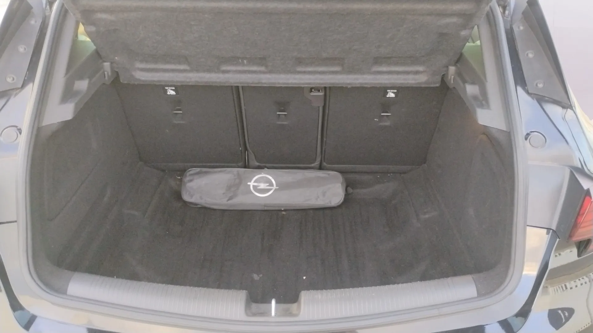 Opel Astra 1.2T SHR Elegance - foto 15