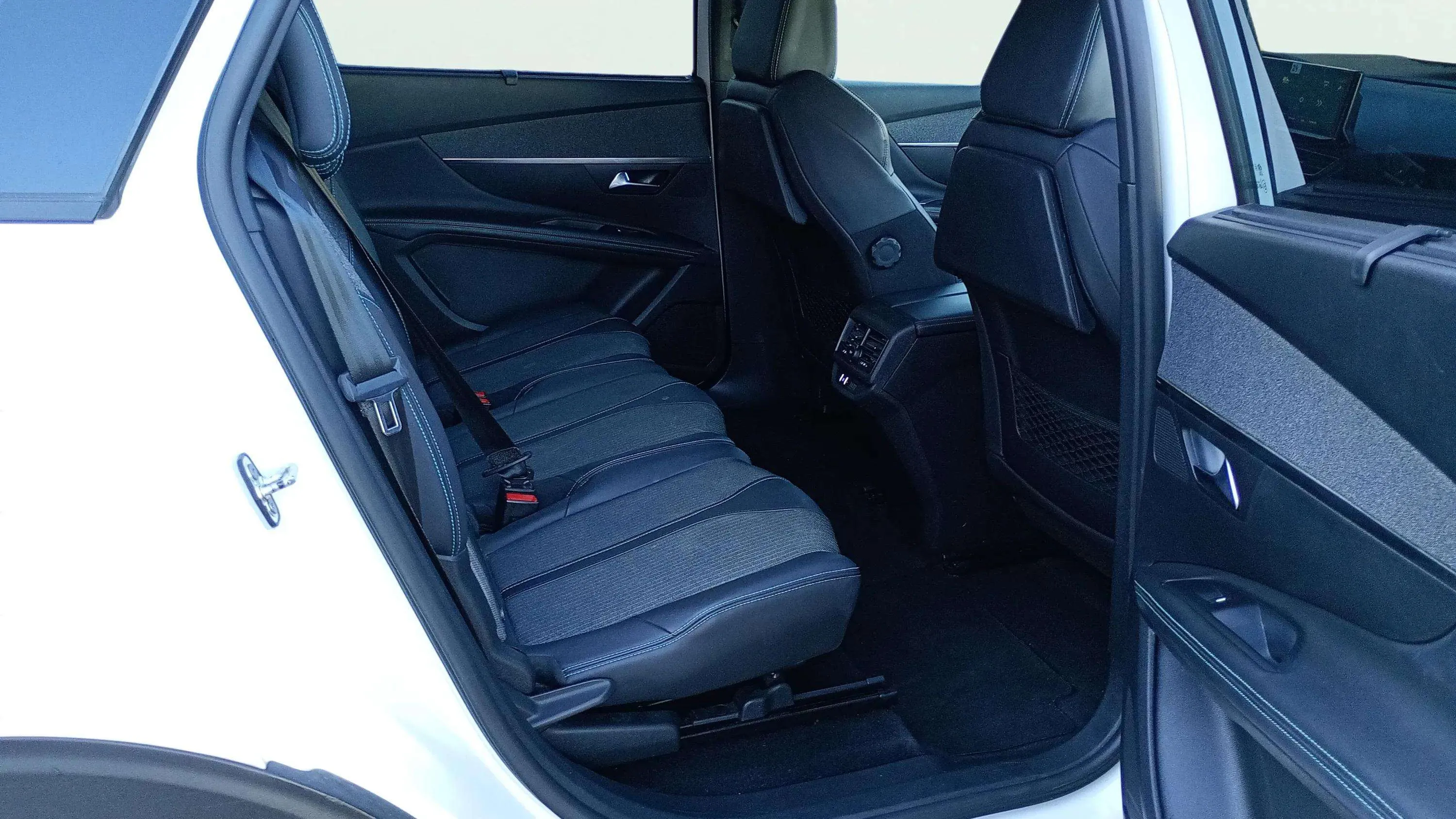 Peugeot 5008 1.2 PureTech Allure Pack EAT8 - foto 21