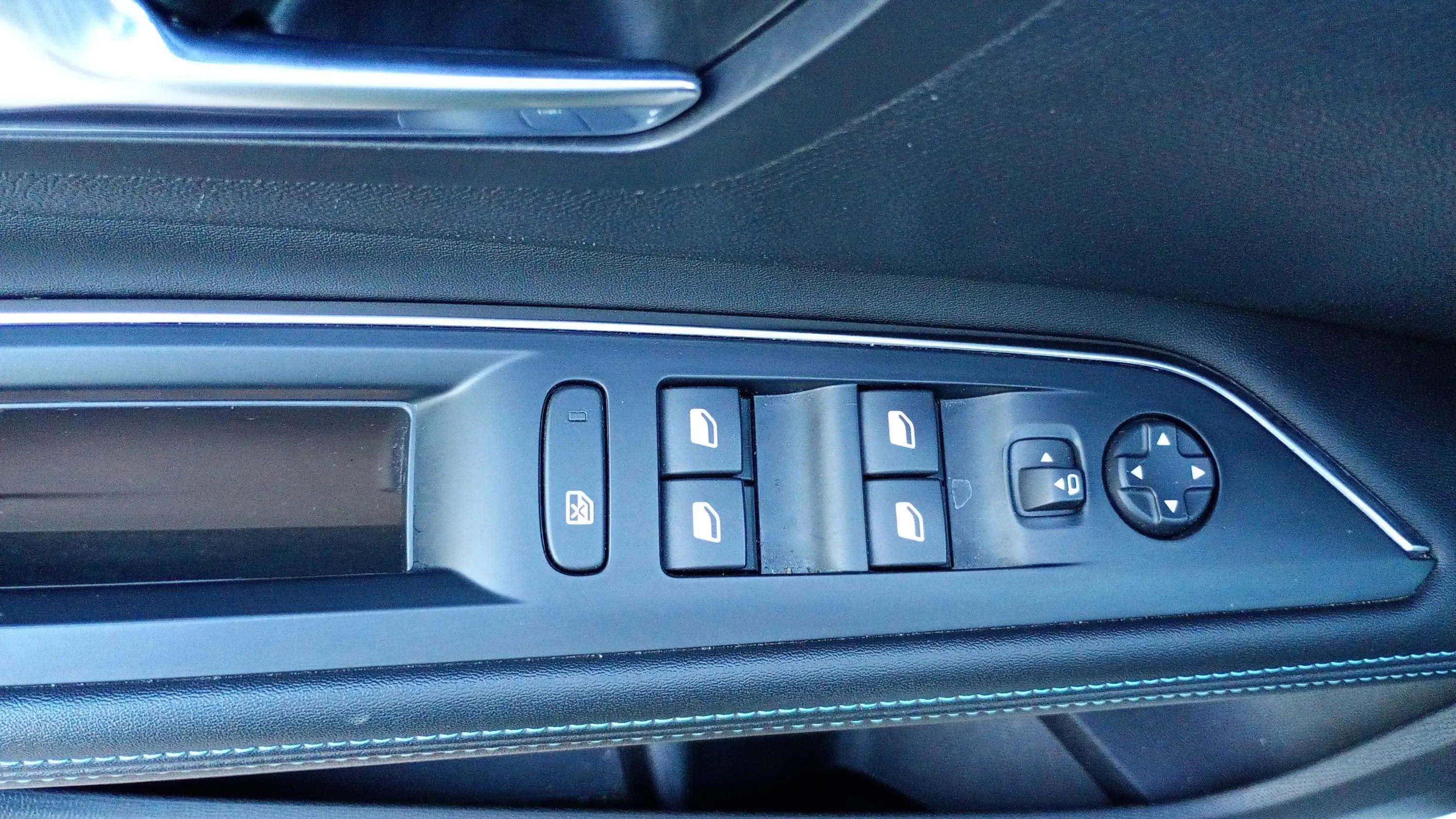 Peugeot 5008 1.2 PureTech Allure Pack EAT8 - foto 28