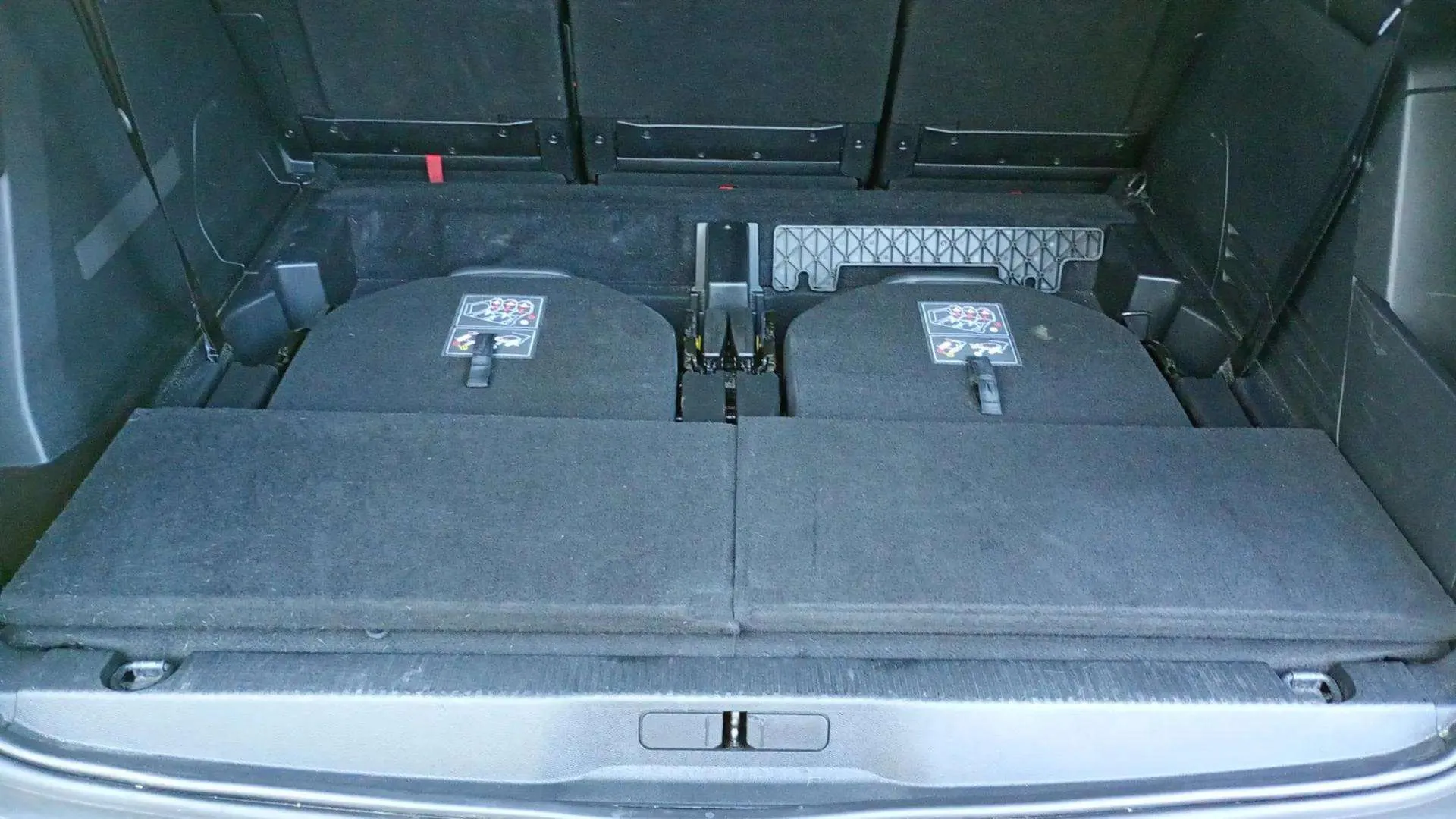 Peugeot 5008 1.2 PureTech Allure Pack EAT8 - foto 23