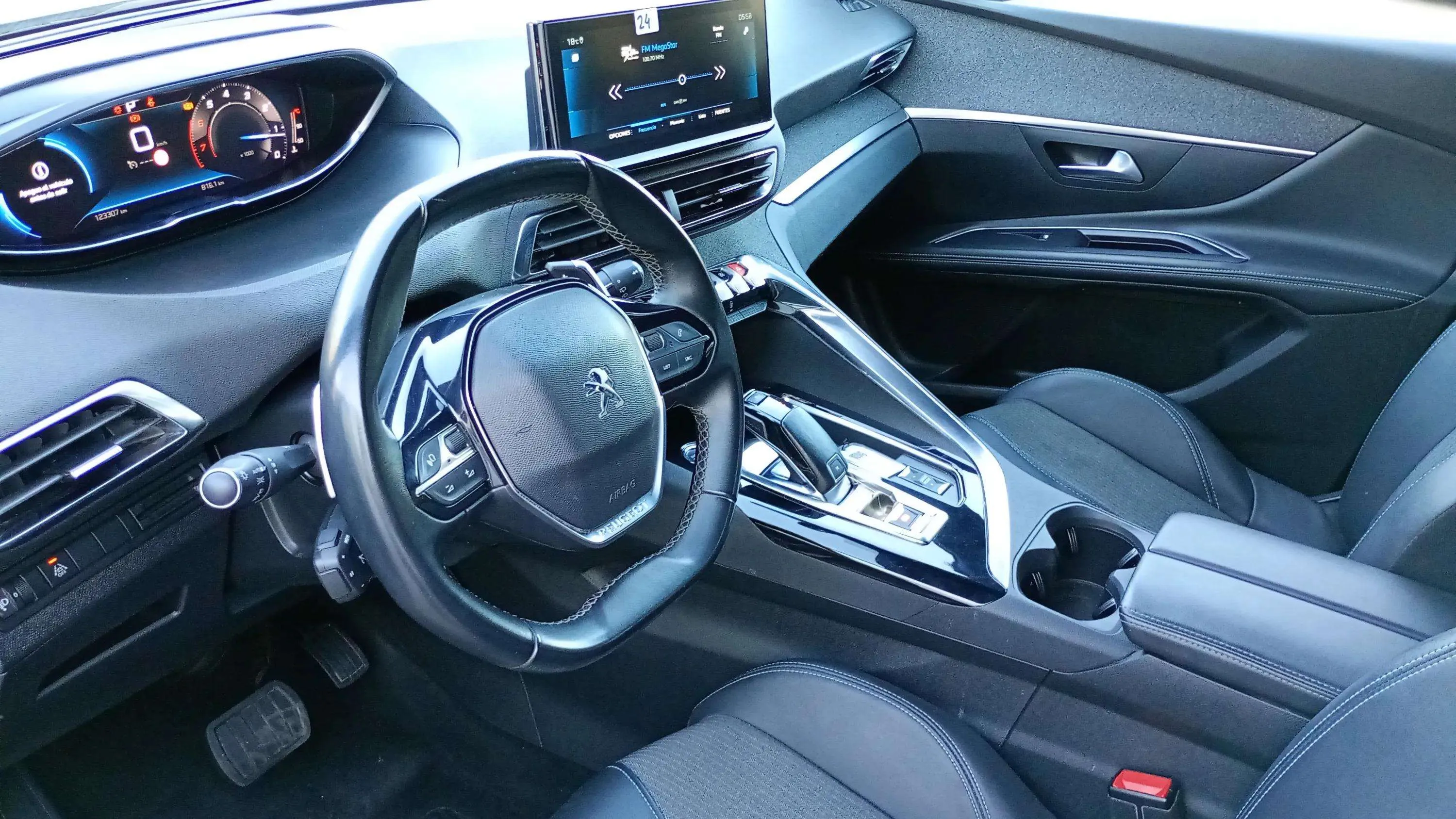 Peugeot 5008 1.2 PureTech Allure Pack EAT8 - foto 30