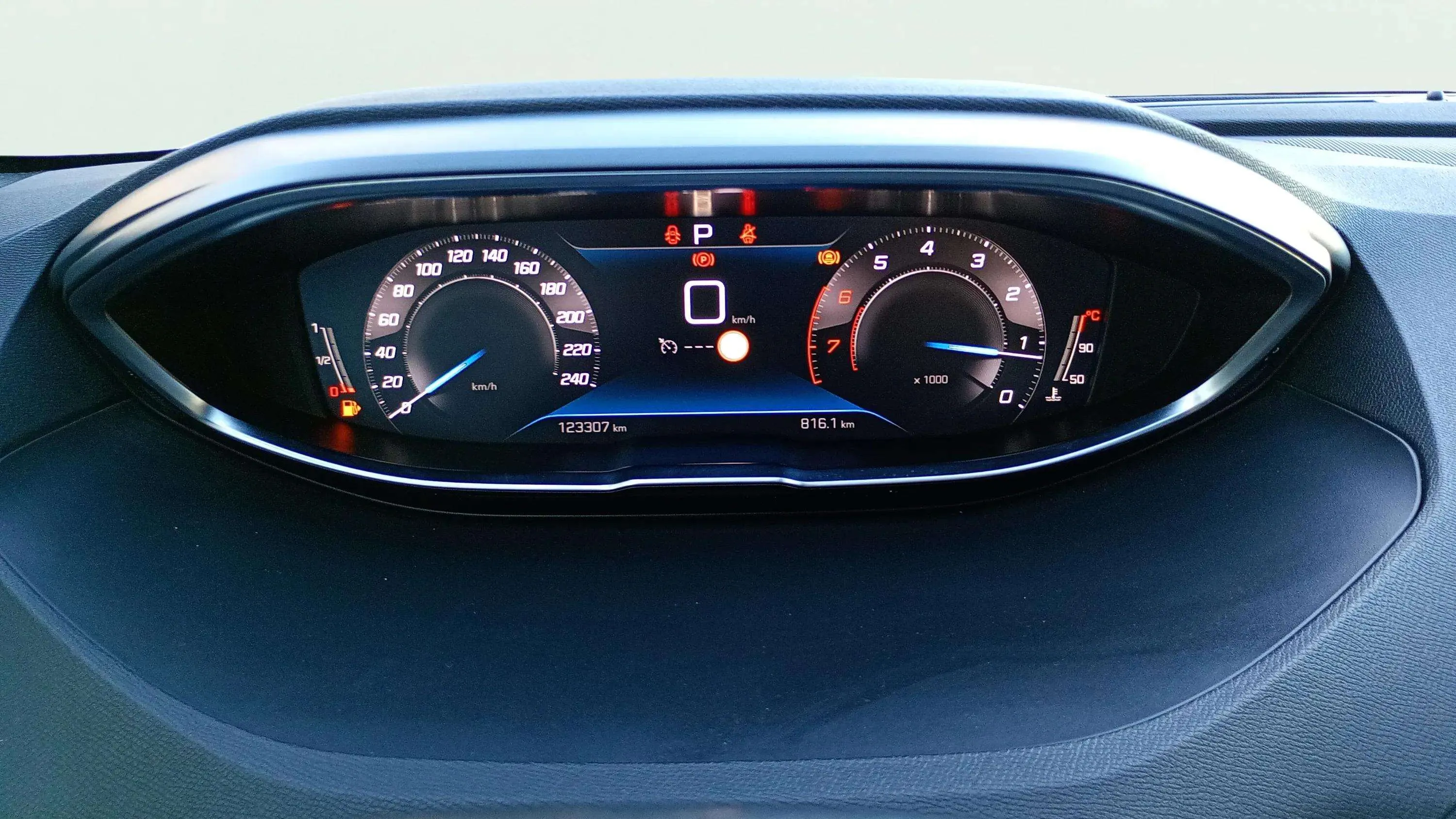 Peugeot 5008 1.2 PureTech Allure Pack EAT8 - foto 19