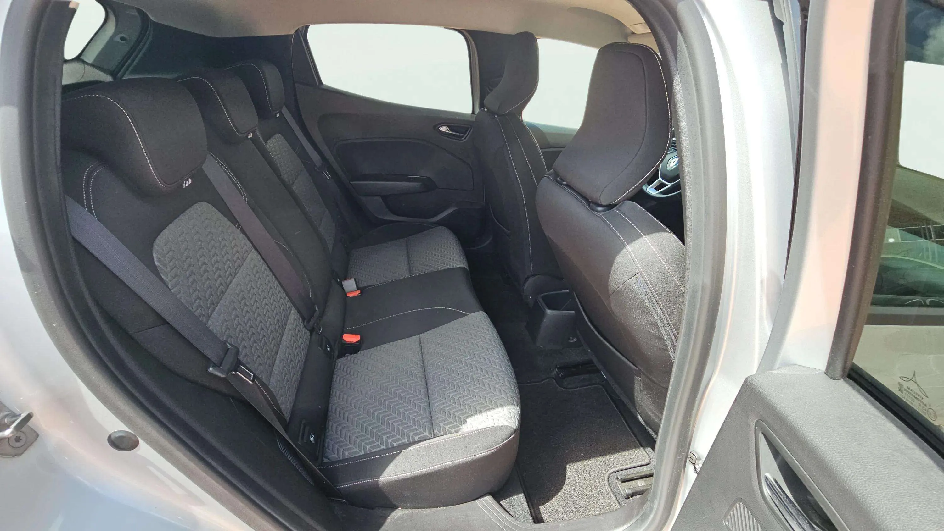 Renault Clio Evolution E-Tech full hybrid 145 - foto 21