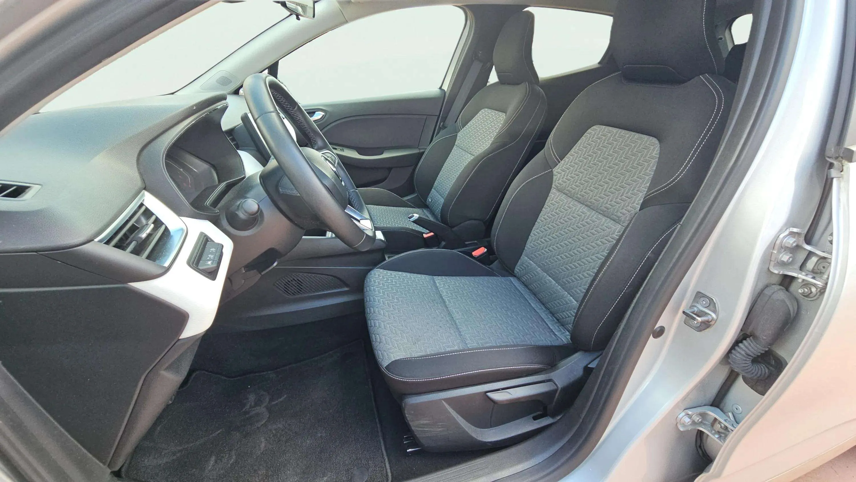 Renault Clio Evolution E-Tech full hybrid 145 - foto 25