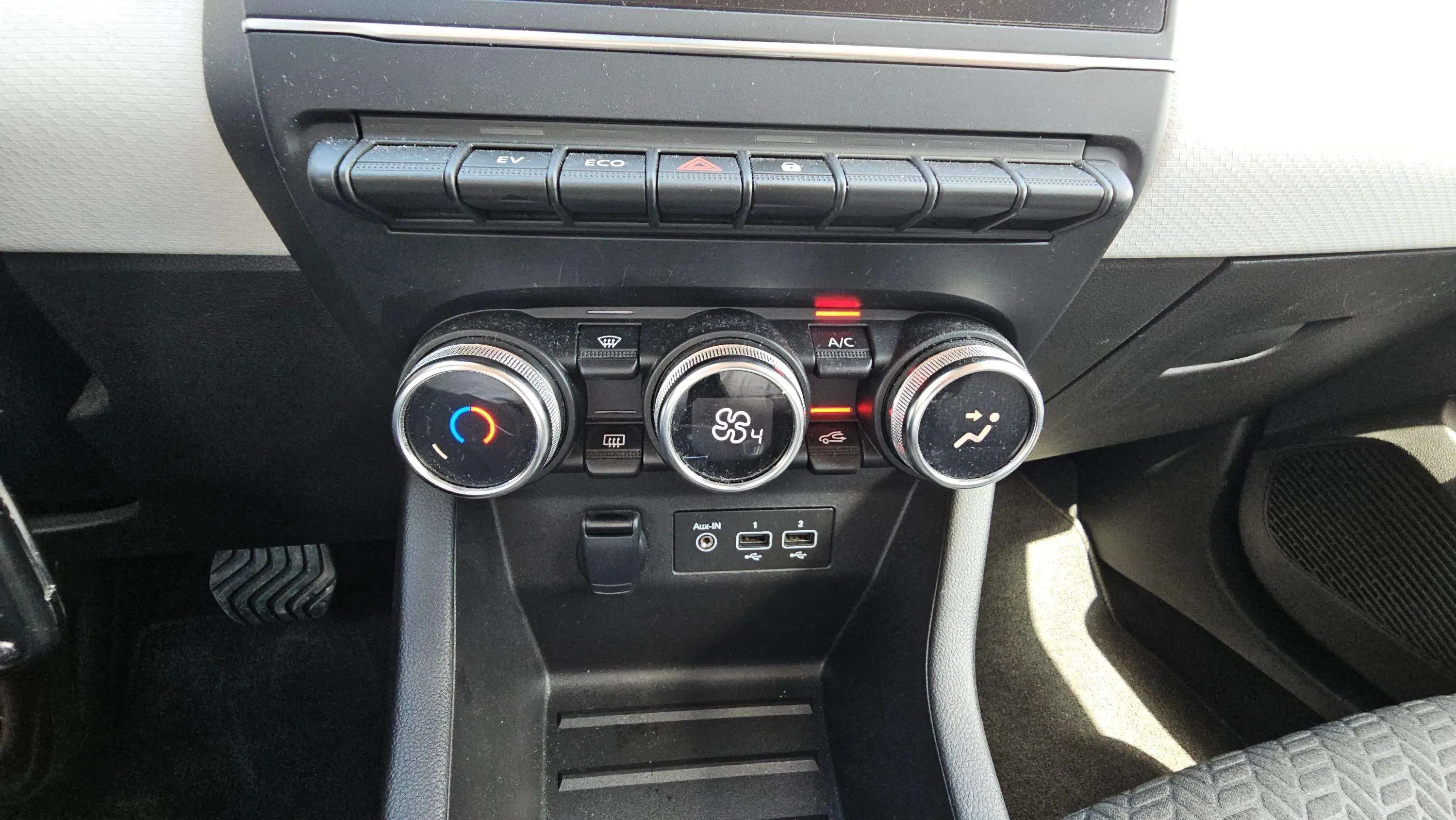 Renault Clio Evolution E-Tech full hybrid 145 - foto 18