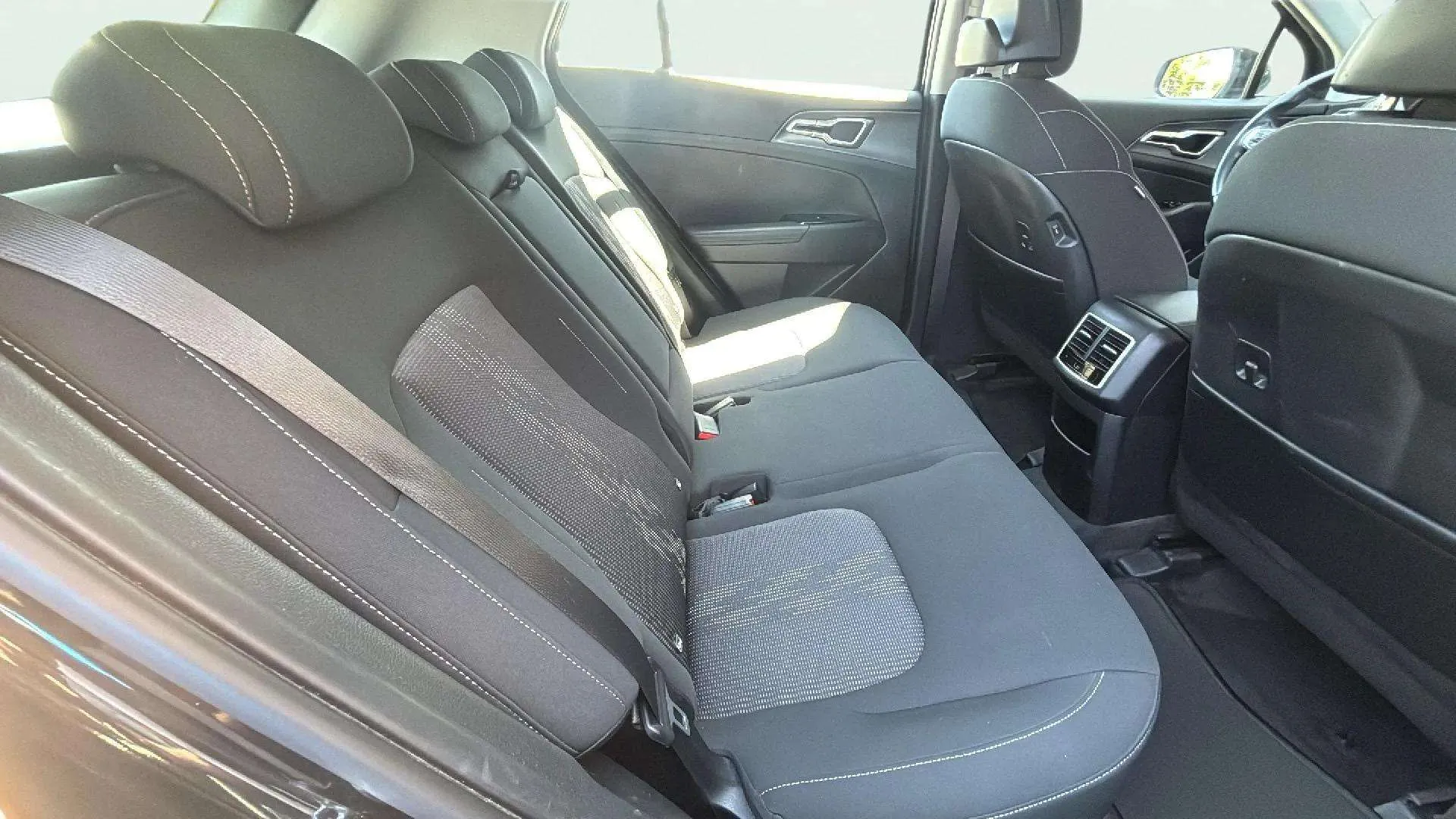 Kia Sportage 1.6 T-GDi HEV Drive 4x2 - foto 18