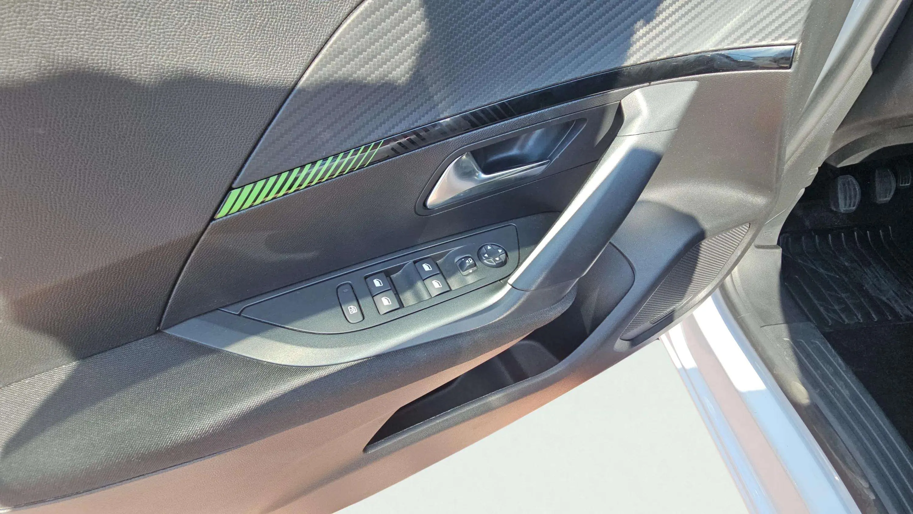 Peugeot 2008 Active PureTech 100 - foto 25