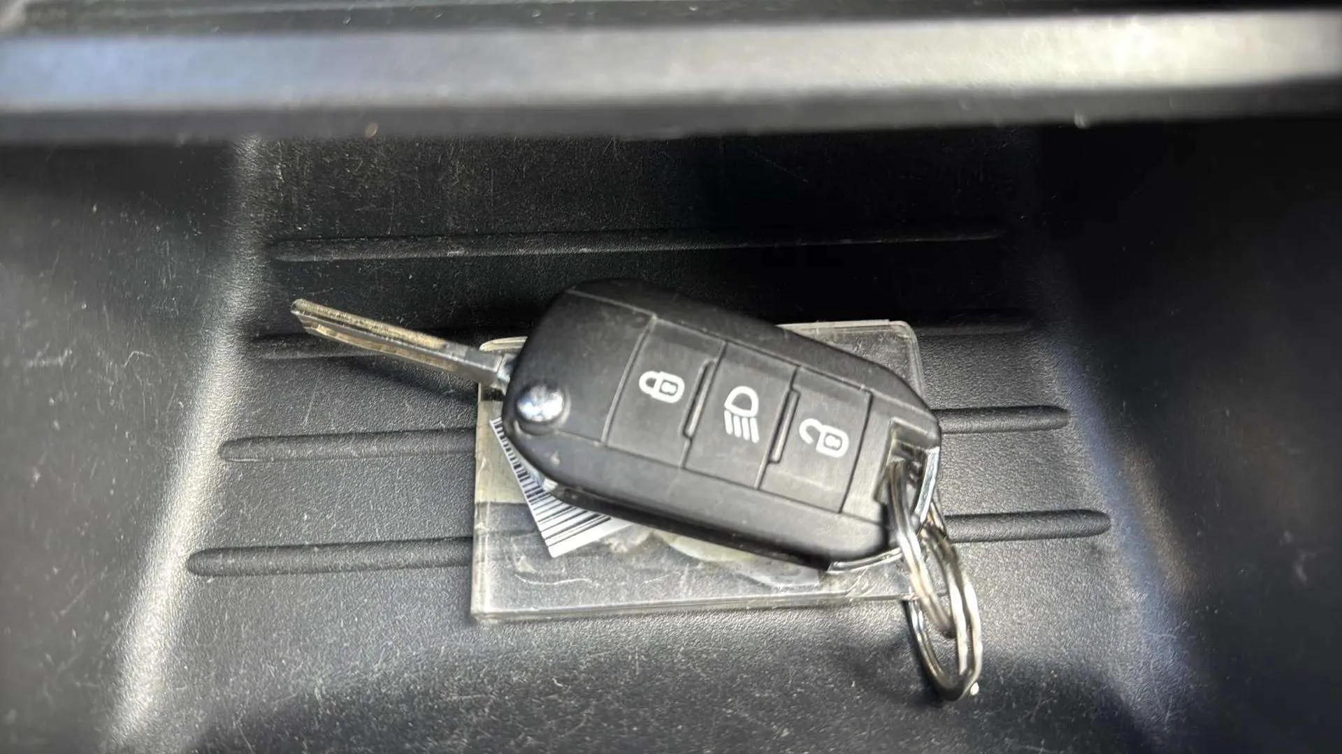 Peugeot 2008 Active PureTech 100 - foto 19
