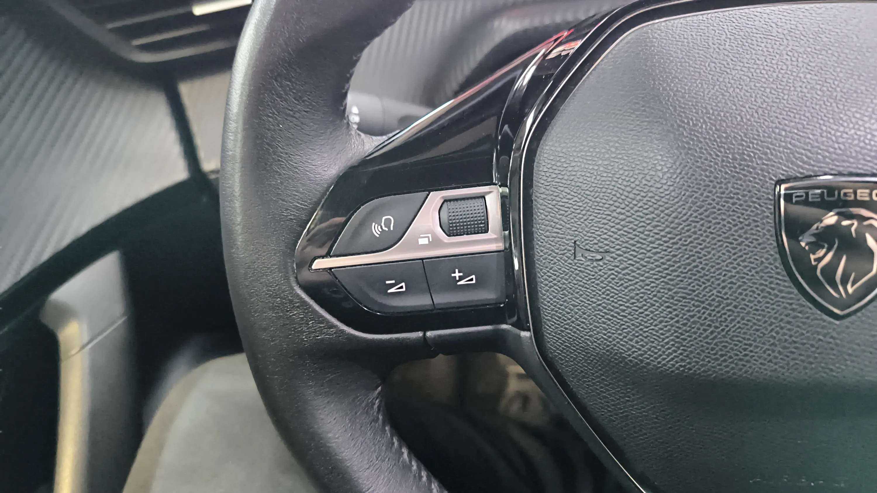 Peugeot 2008 Allure Pack PureTech 100 - foto 13