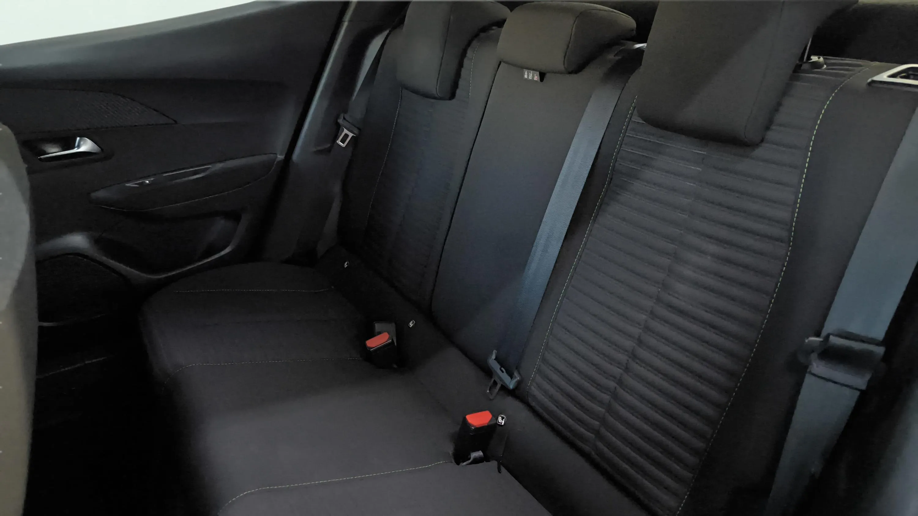 Peugeot 2008 Allure Pack PureTech 100 - foto 25