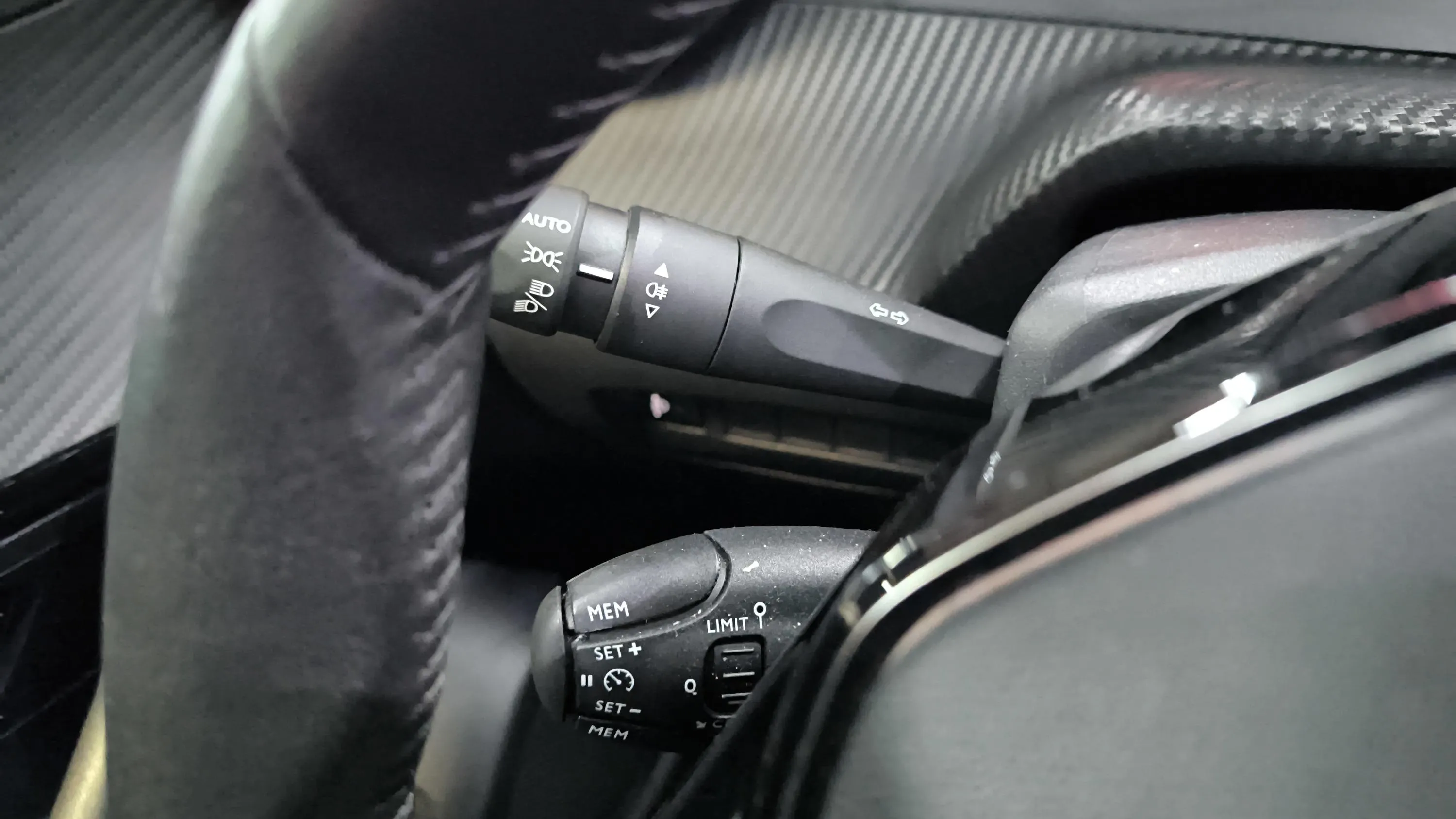 Peugeot 2008 Allure Pack PureTech 100 - foto 15