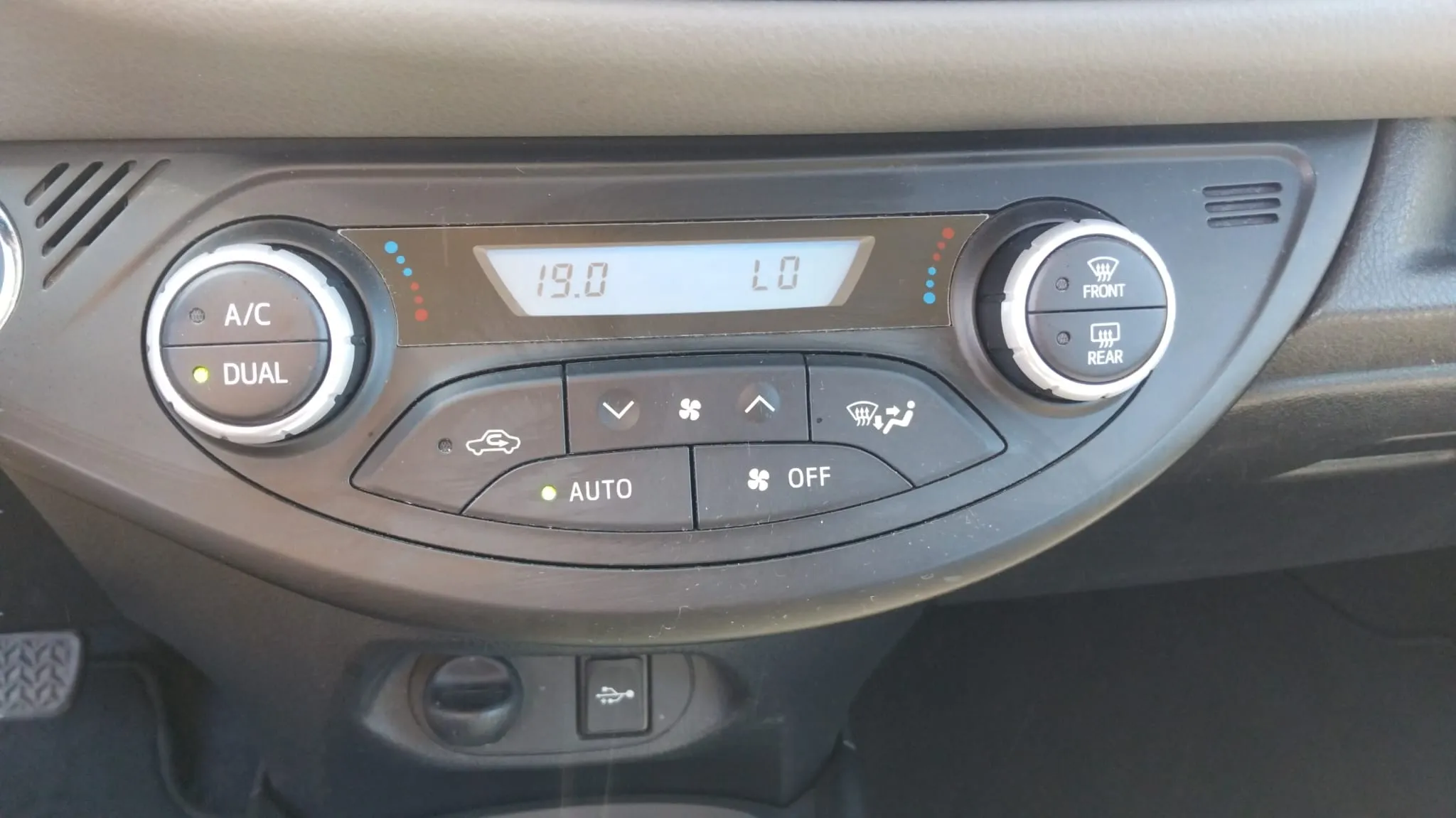 Toyota Yaris 1.5 100H Active - foto 17