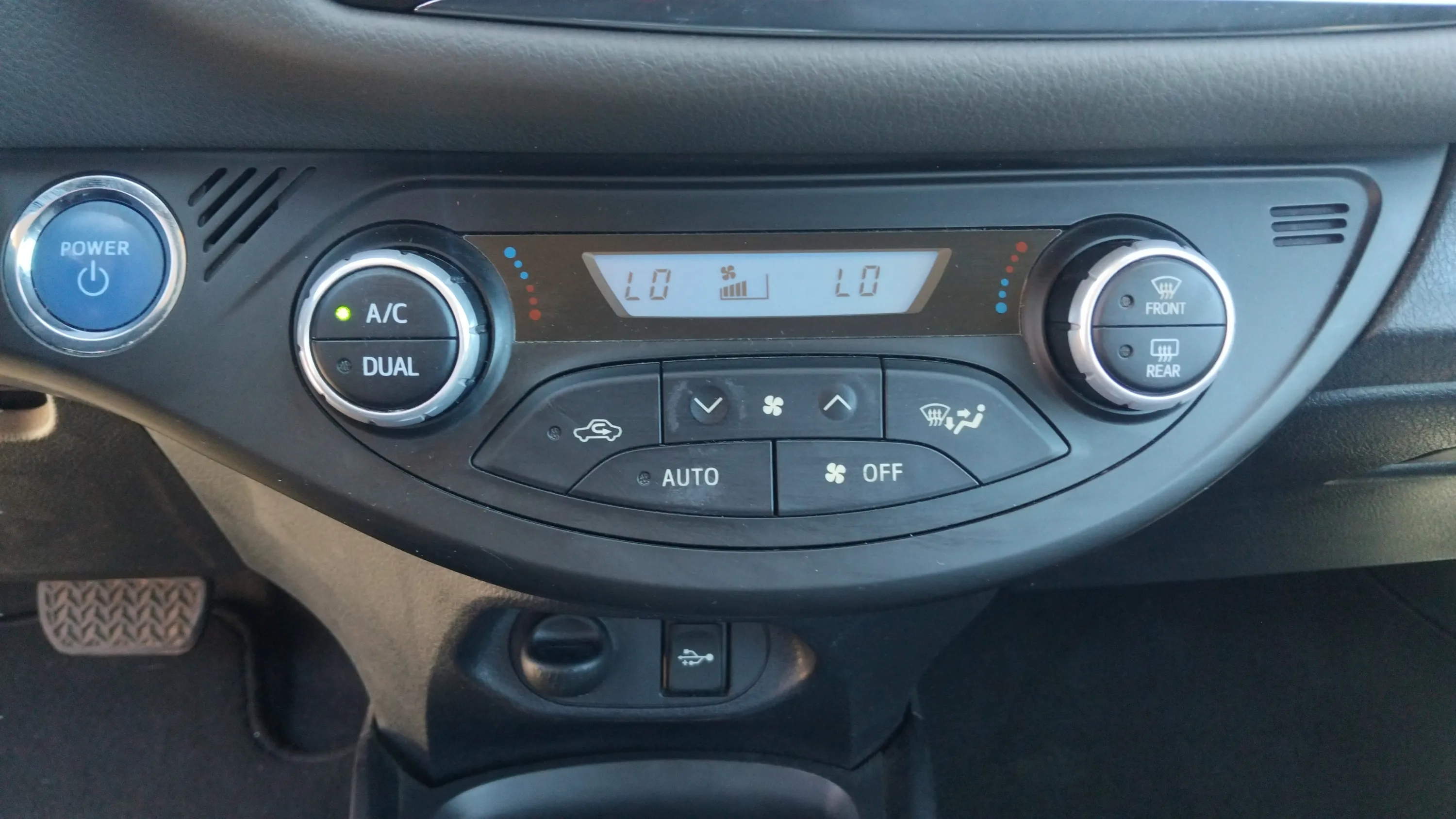 Toyota Yaris 1.5 100H Active - foto 18