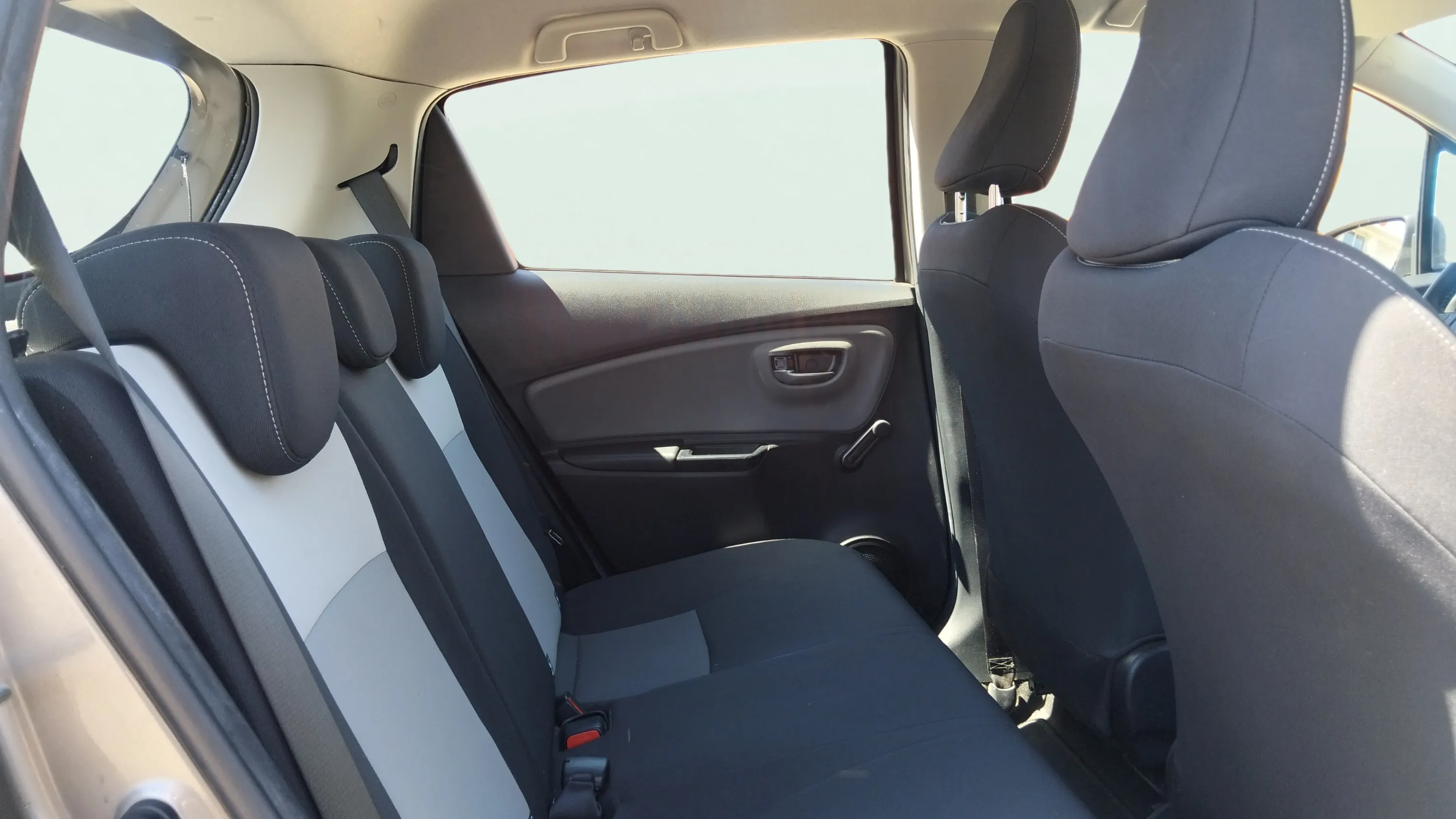 Toyota Yaris 1.5 100H Active - foto 10