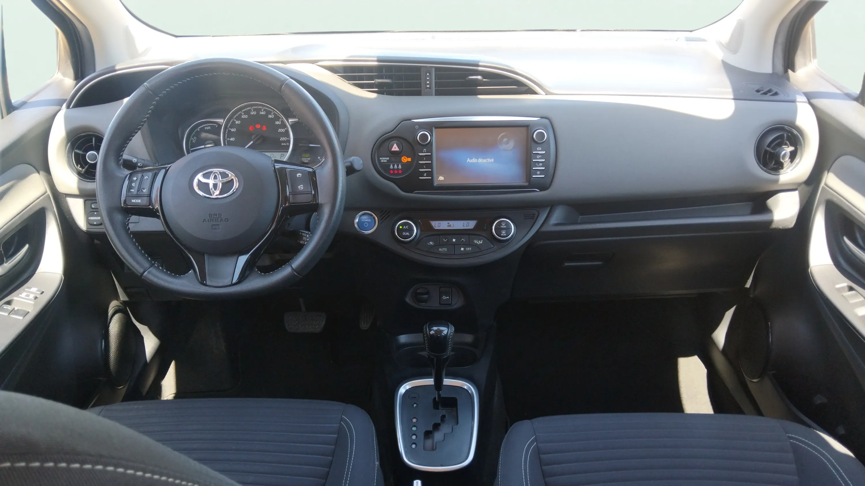 Toyota Yaris 1.5 100H Active - foto 15