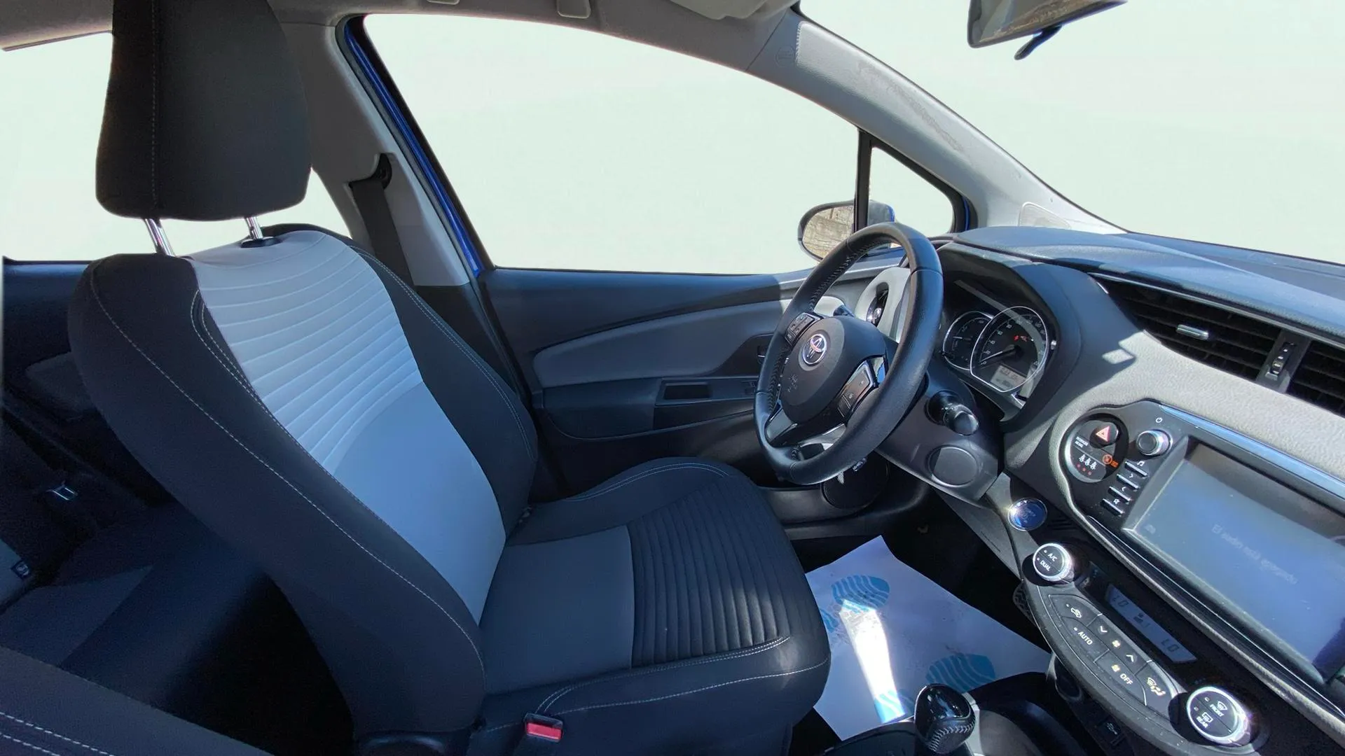 Toyota Yaris 1.5 100H Active - foto 13