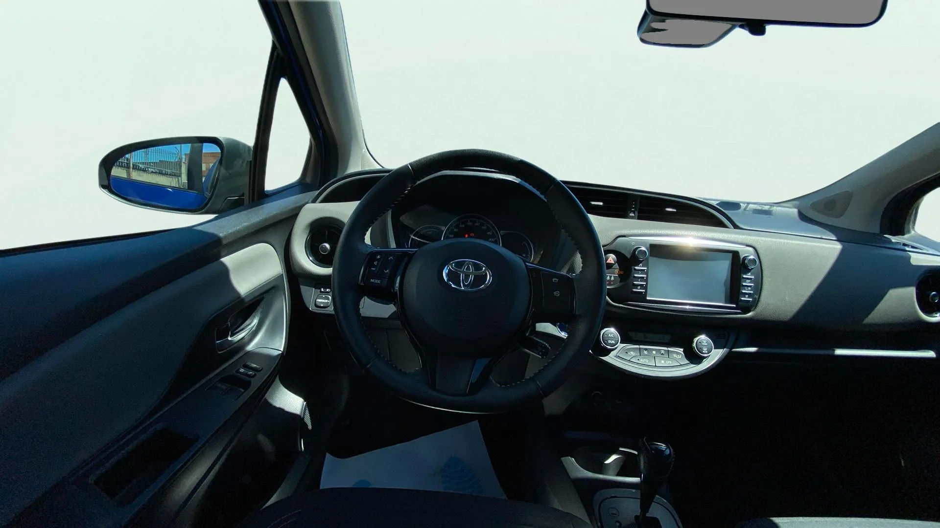 Toyota Yaris 1.5 100H Active - foto 17