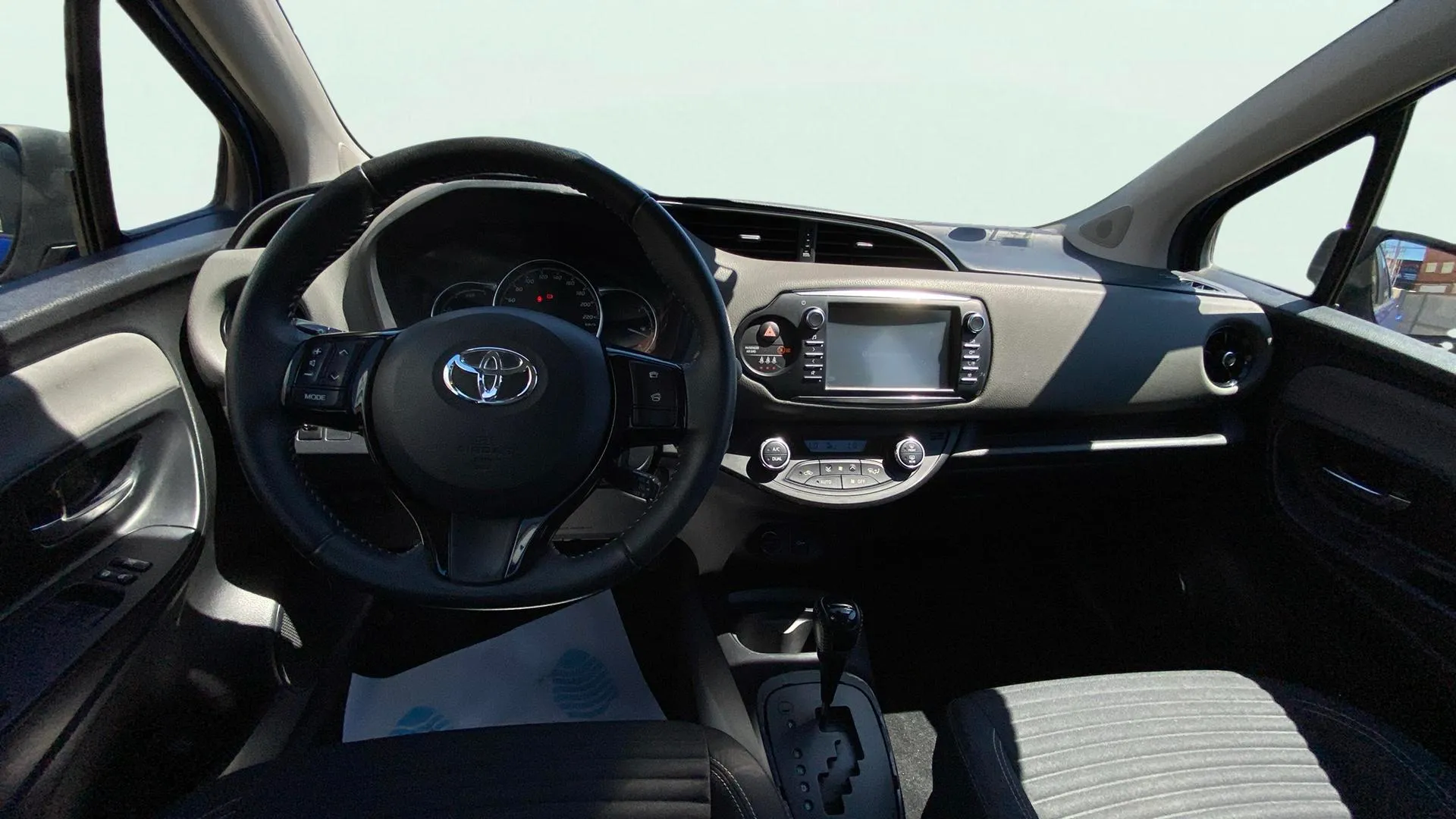 Toyota Yaris 1.5 100H Active - foto 11