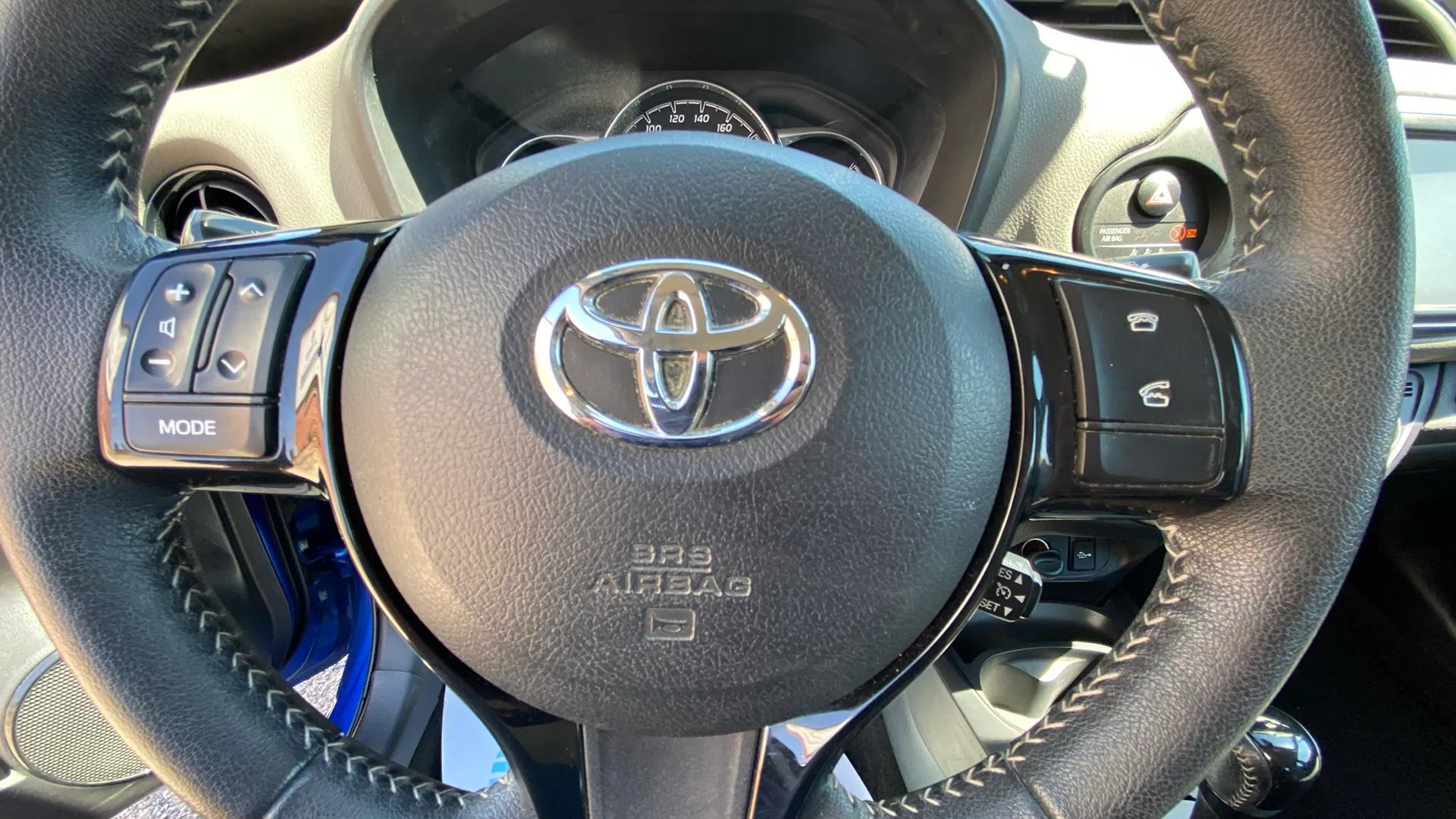 Toyota Yaris 1.5 100H Active - foto 27
