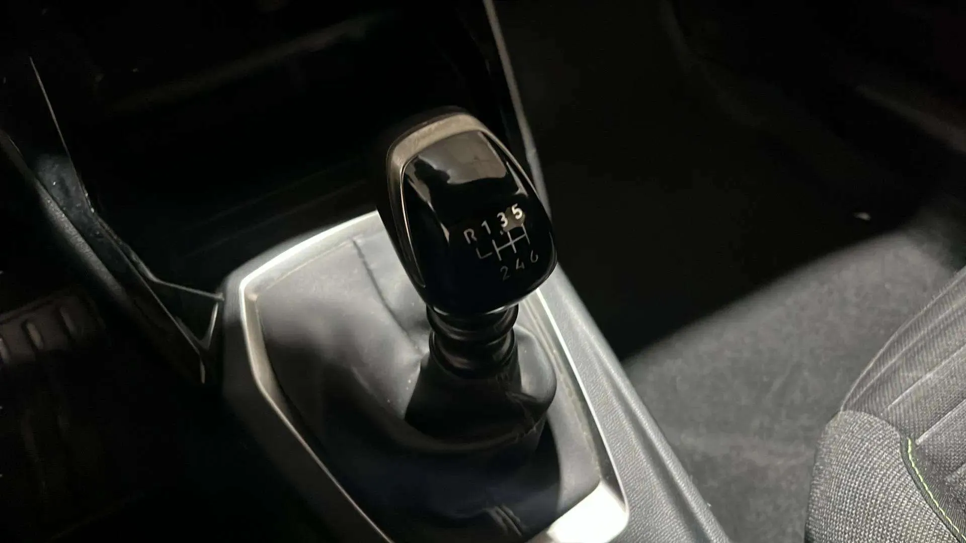 Peugeot 2008 Active PureTech 100 - foto 17